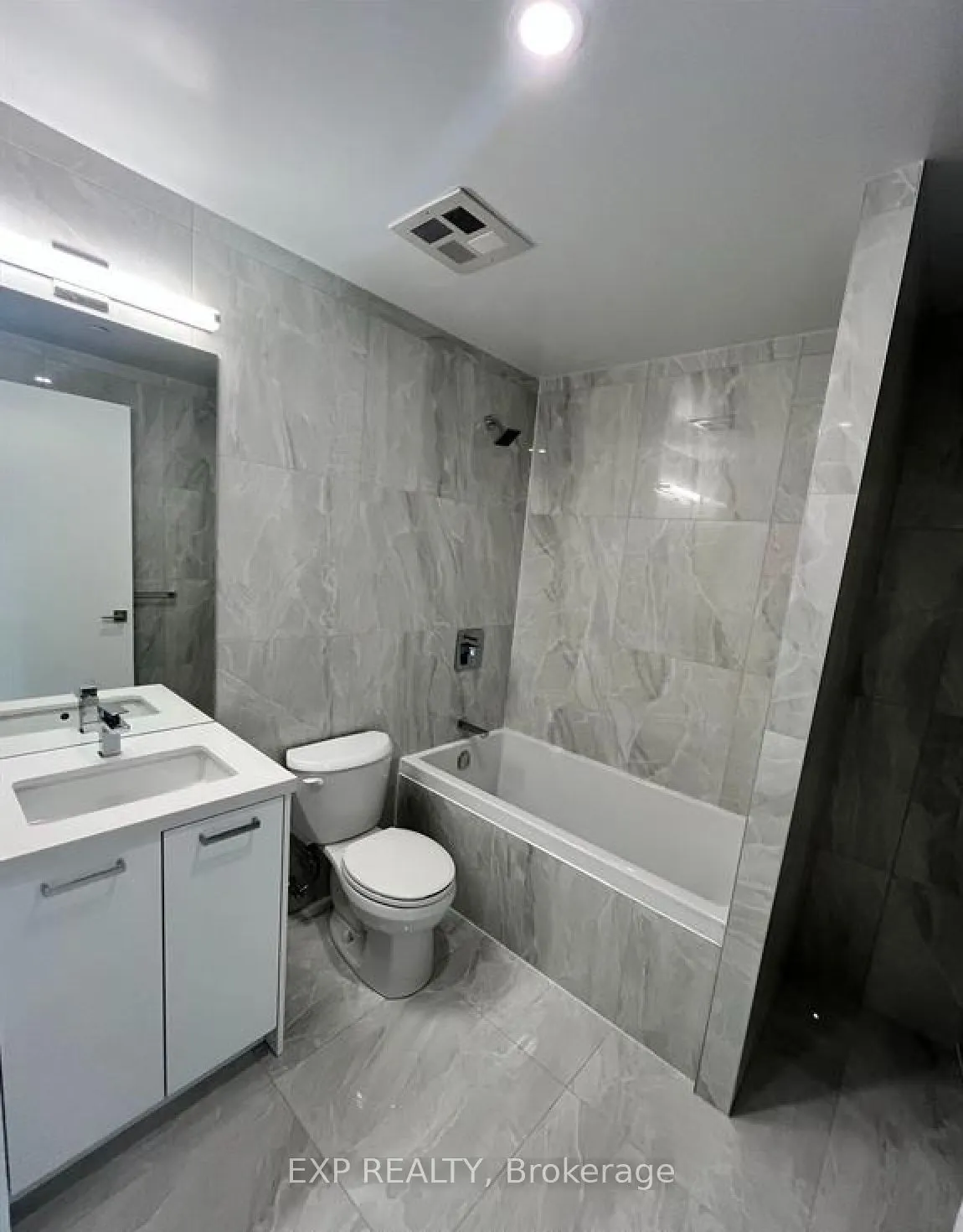 195 McCaul Street, #1401