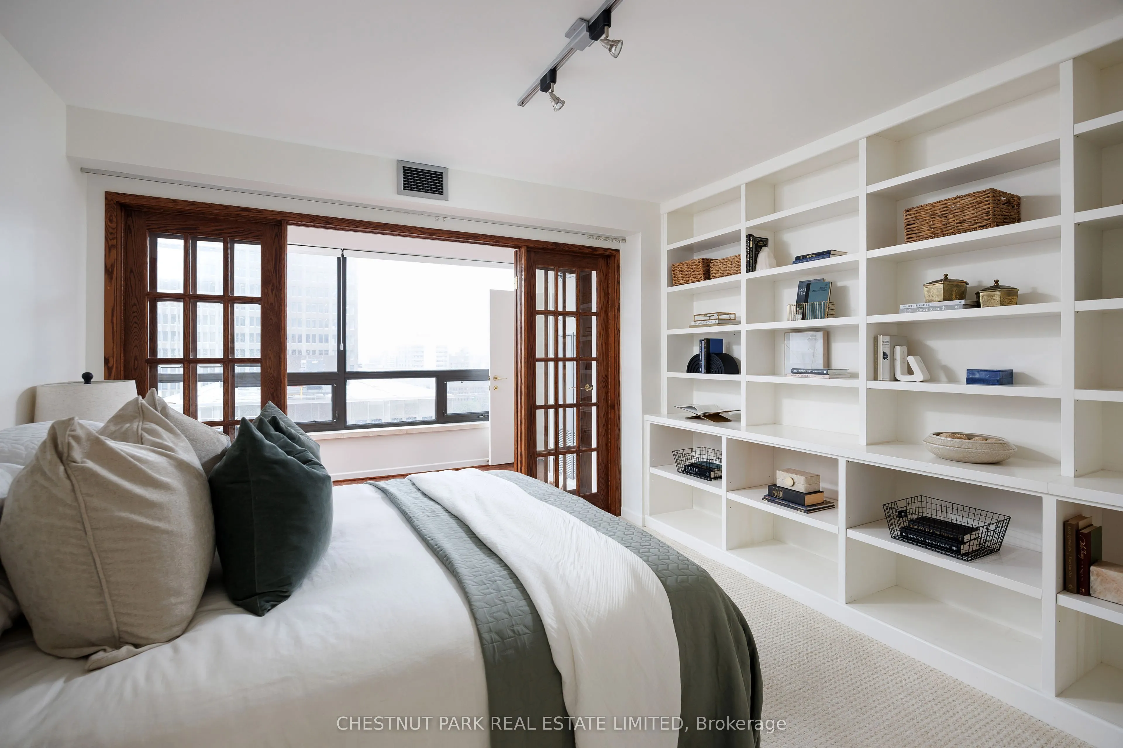 62 Wellesley Street W, #1903