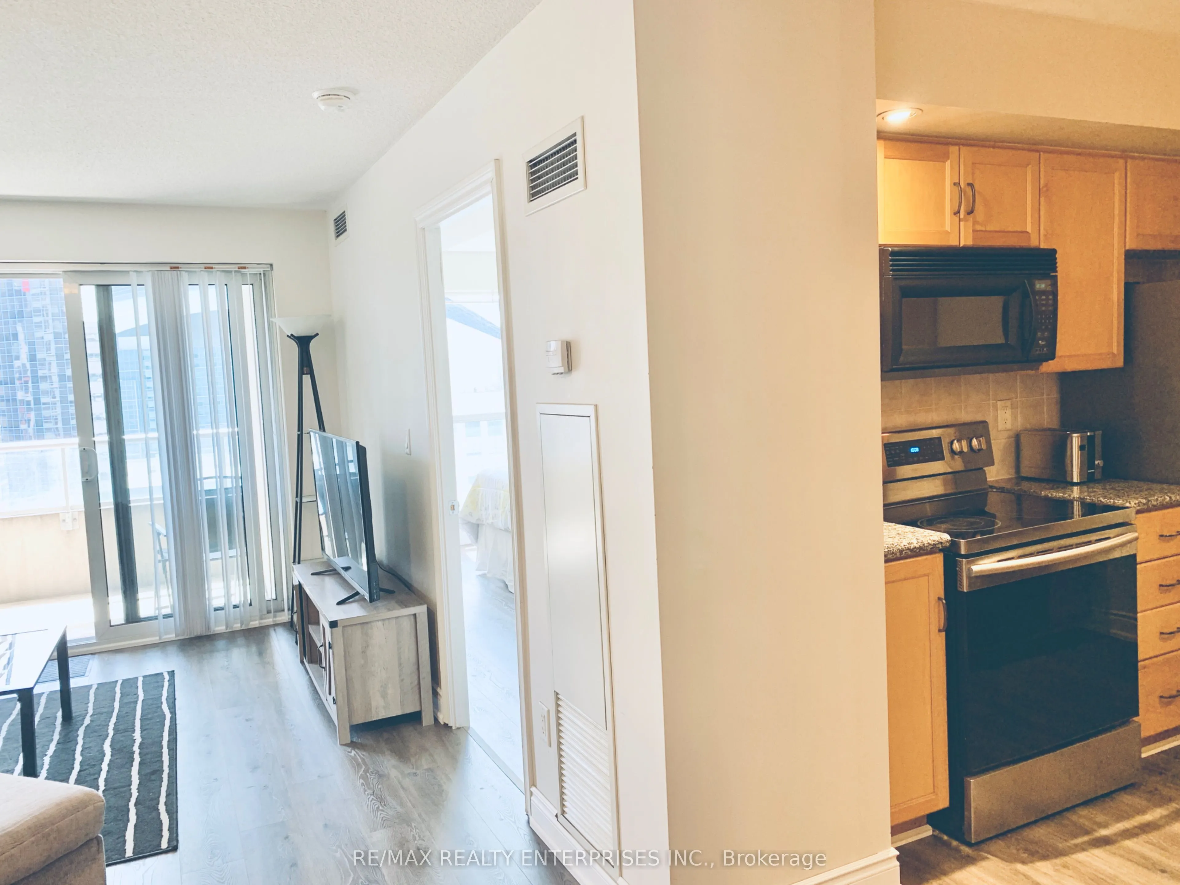 250 Wellington Street W, #1435