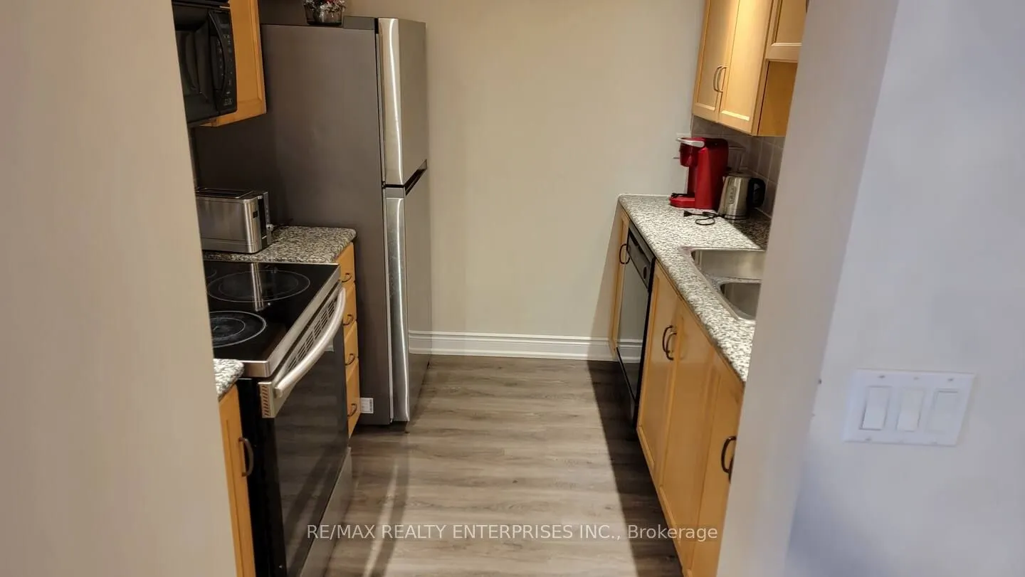 250 Wellington Street W, #1435