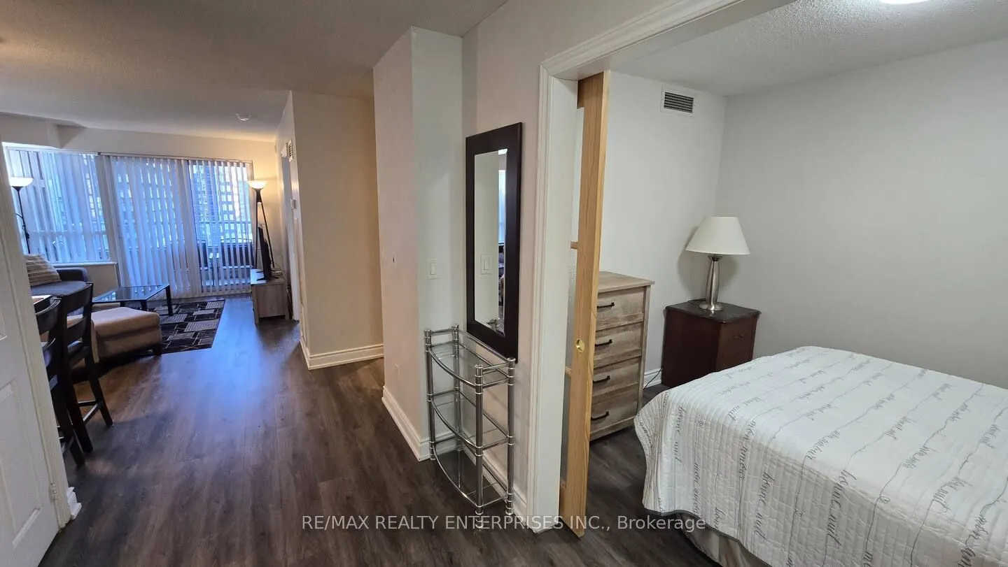 250 Wellington Street W, #1435