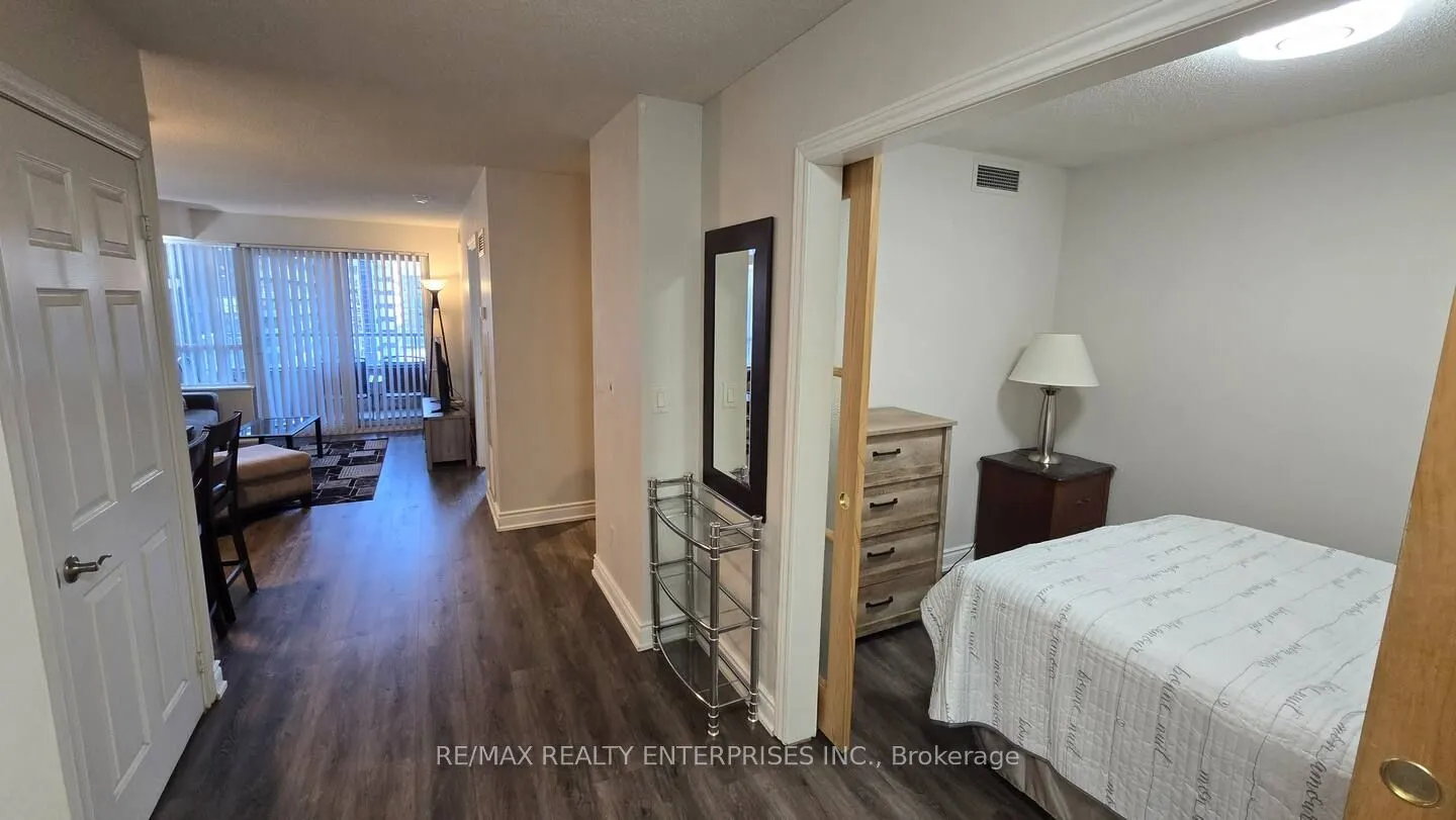 250 Wellington Street W, #1435