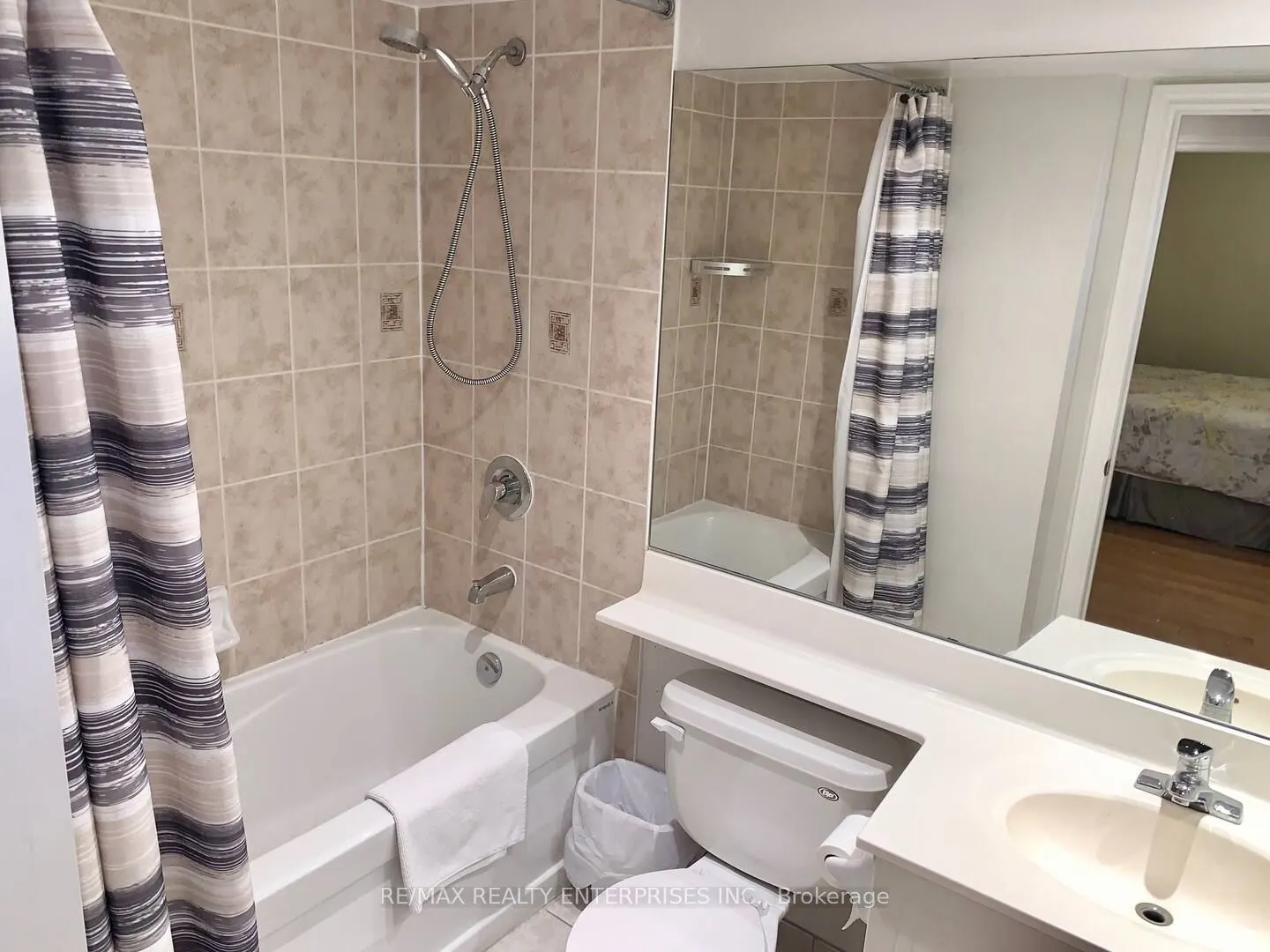 250 Wellington Street W, #1435