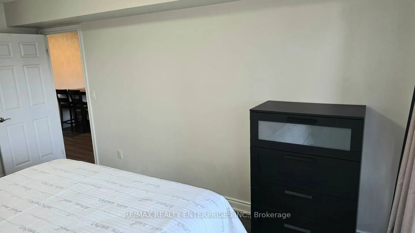 250 Wellington Street W, #1435
