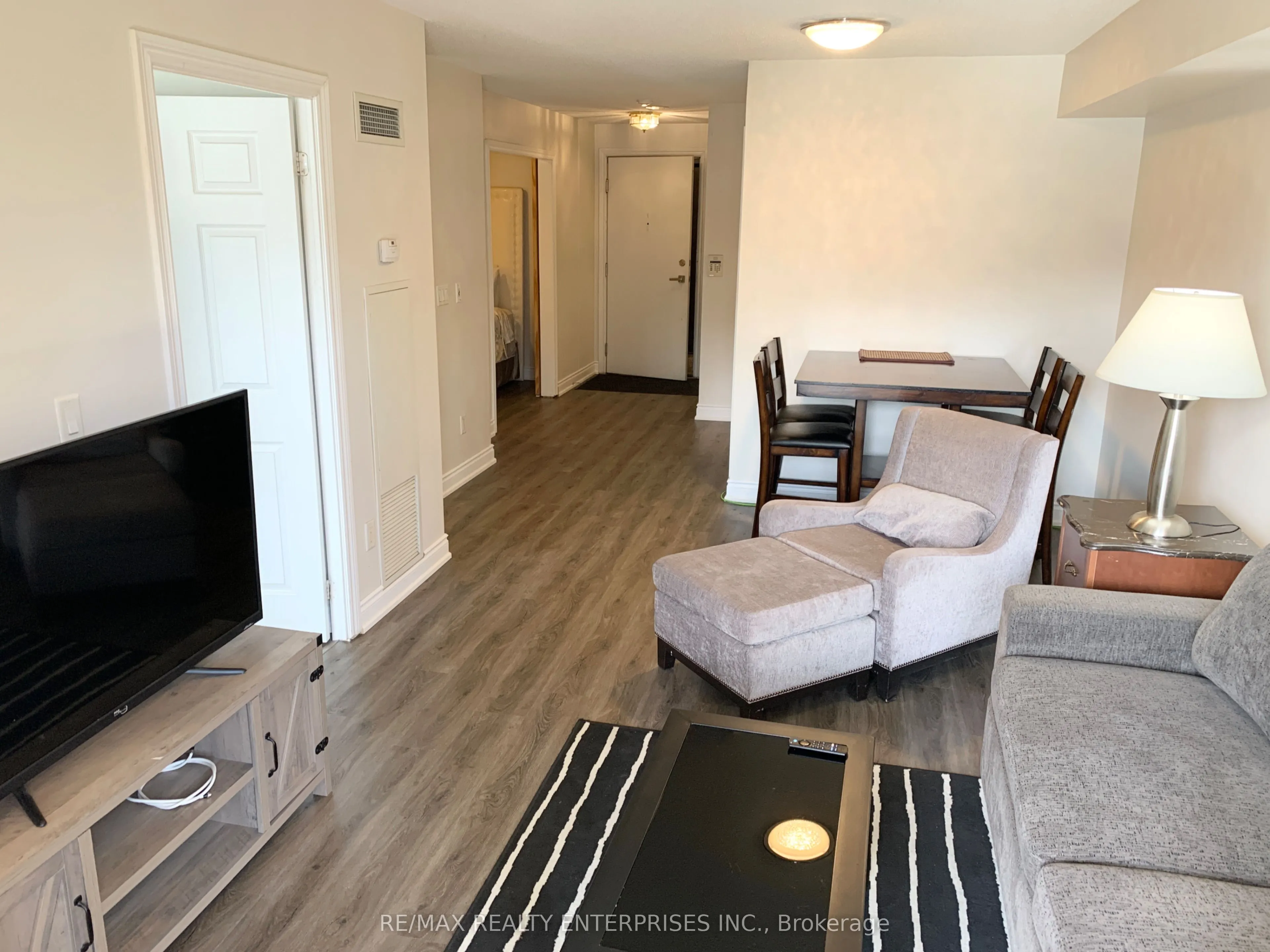 250 Wellington Street W, #1435