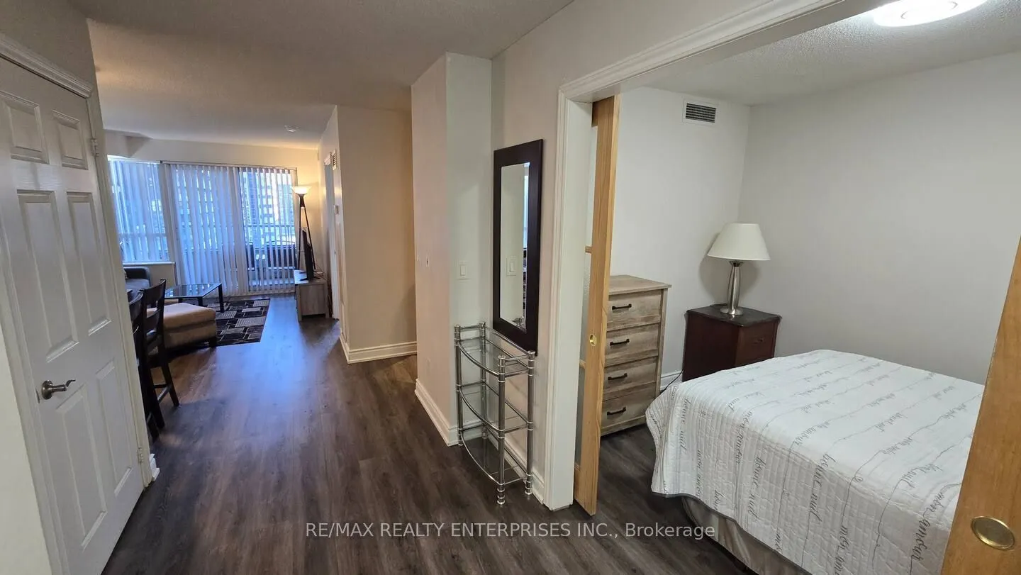 250 Wellington Street W, #1435