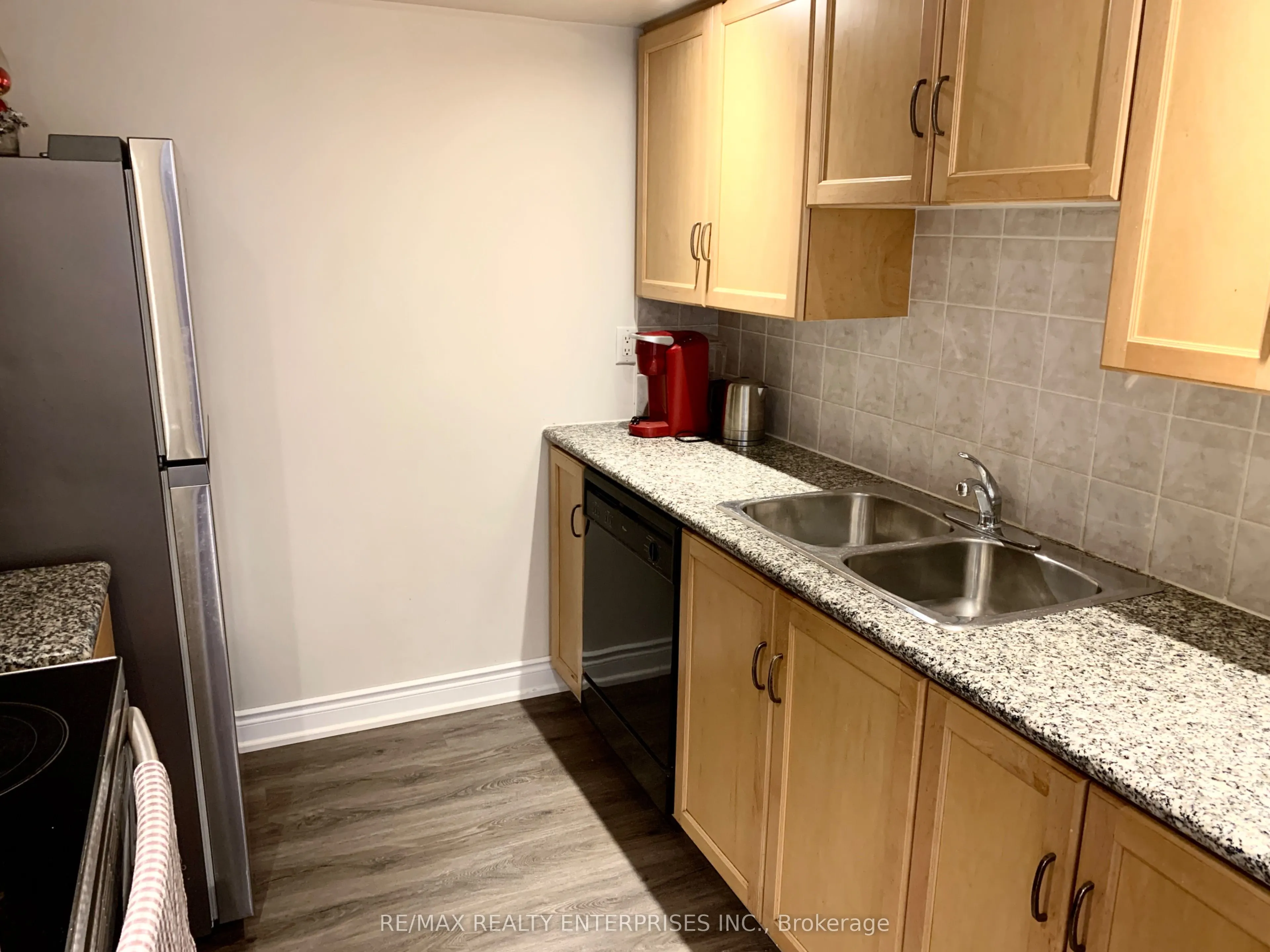 250 Wellington Street W, #1435