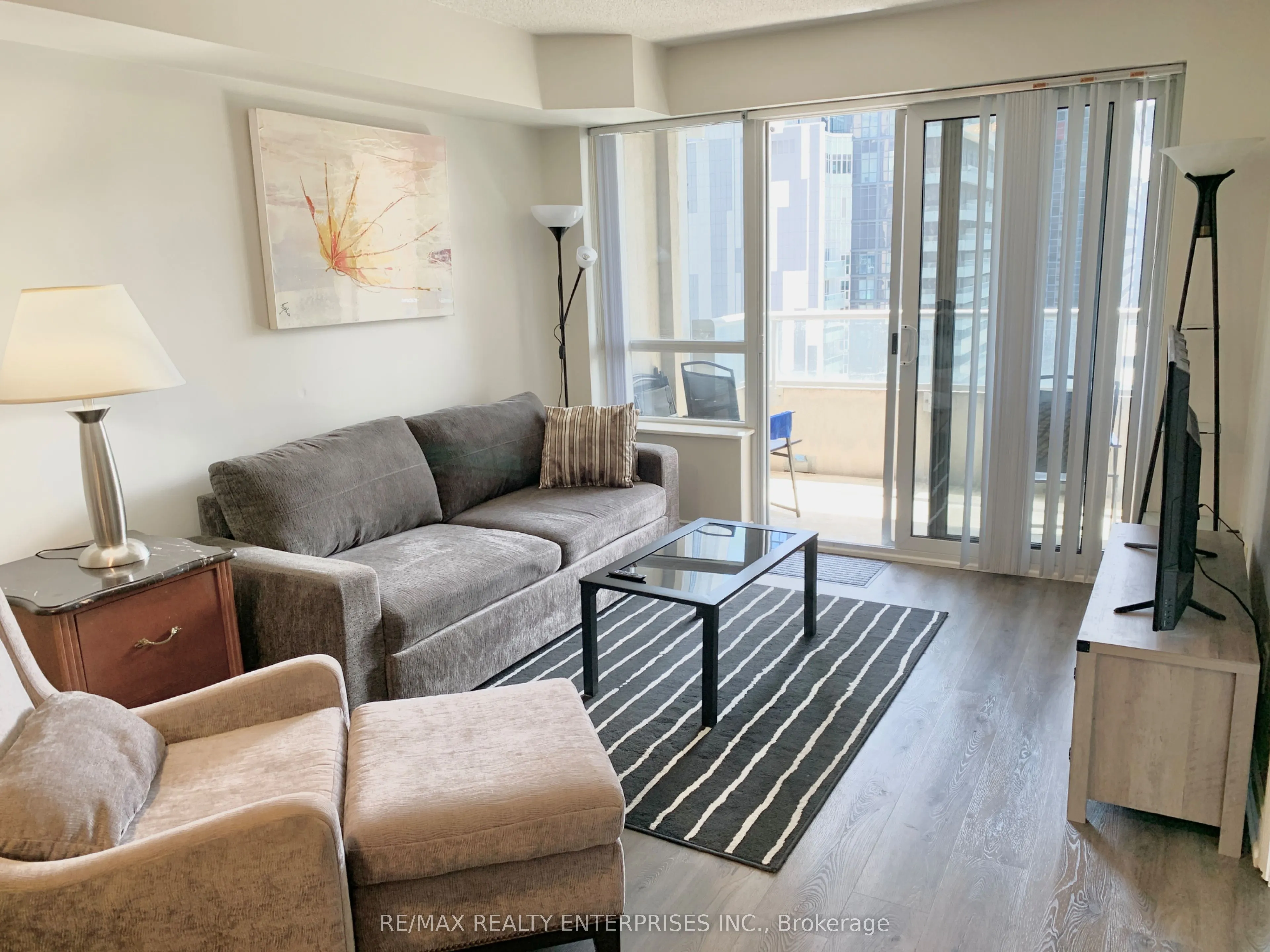 250 Wellington Street W, #1435