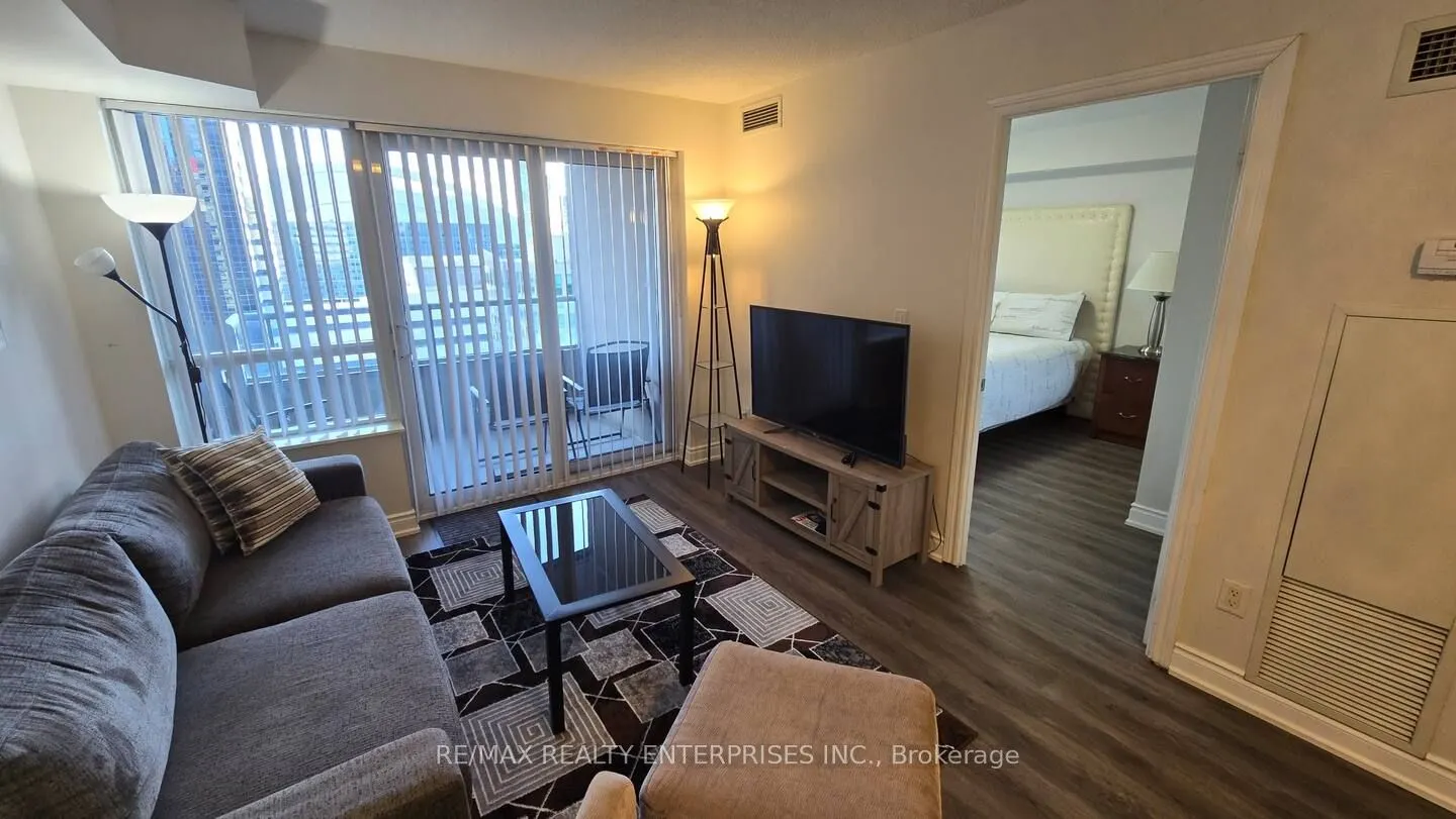 250 Wellington Street W, #1435