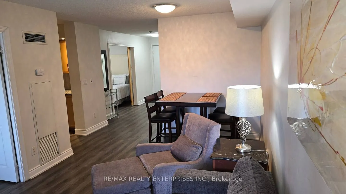 250 Wellington Street W, #1435