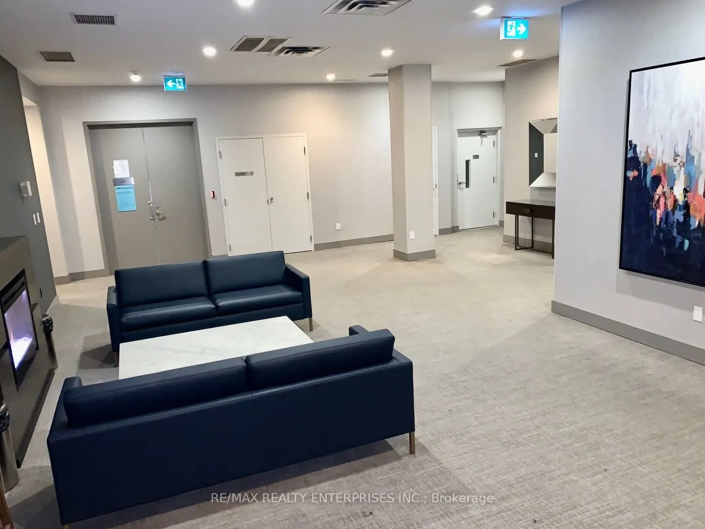 250 Wellington Street W, #1435