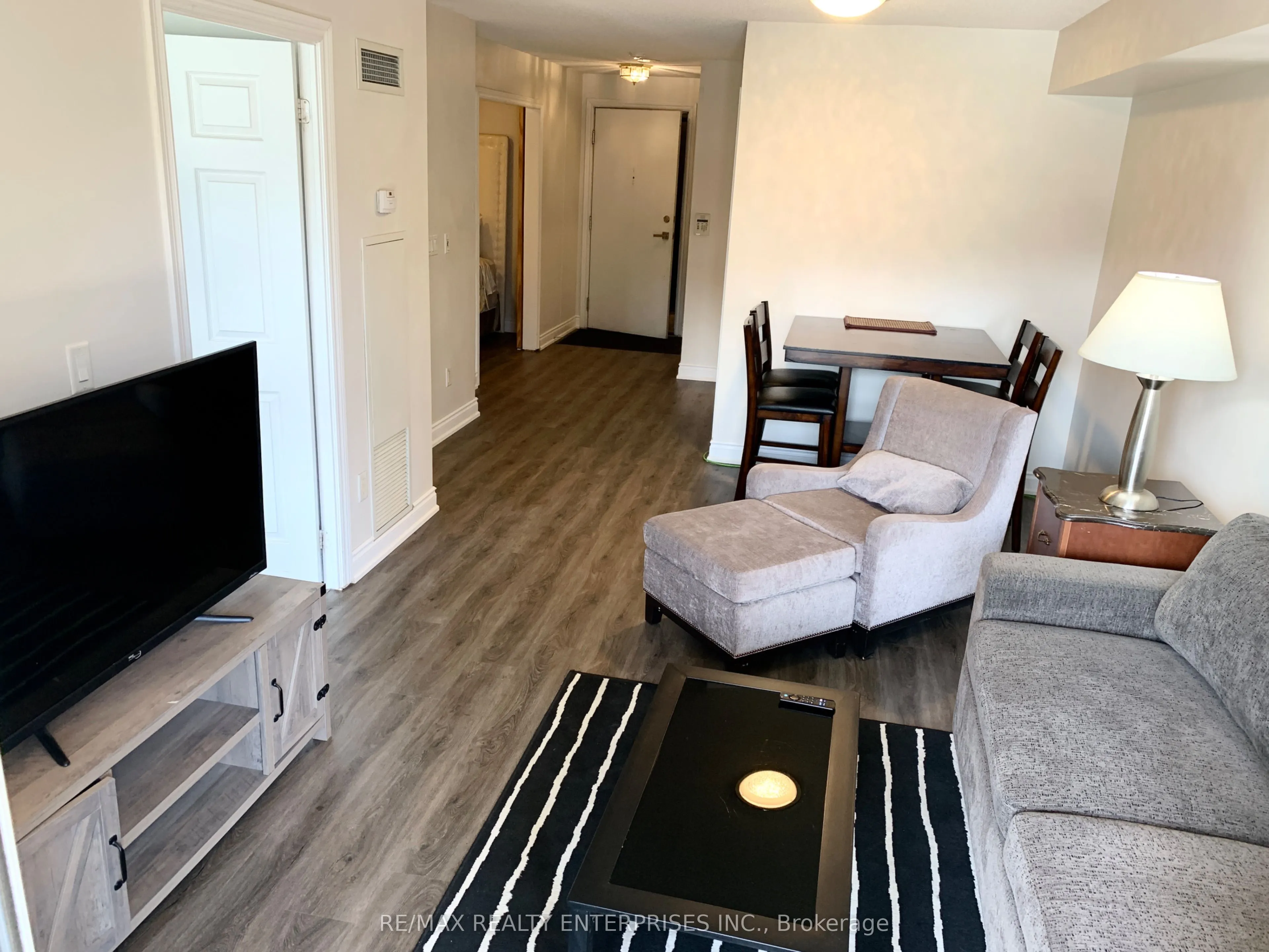 250 Wellington Street W, #1435