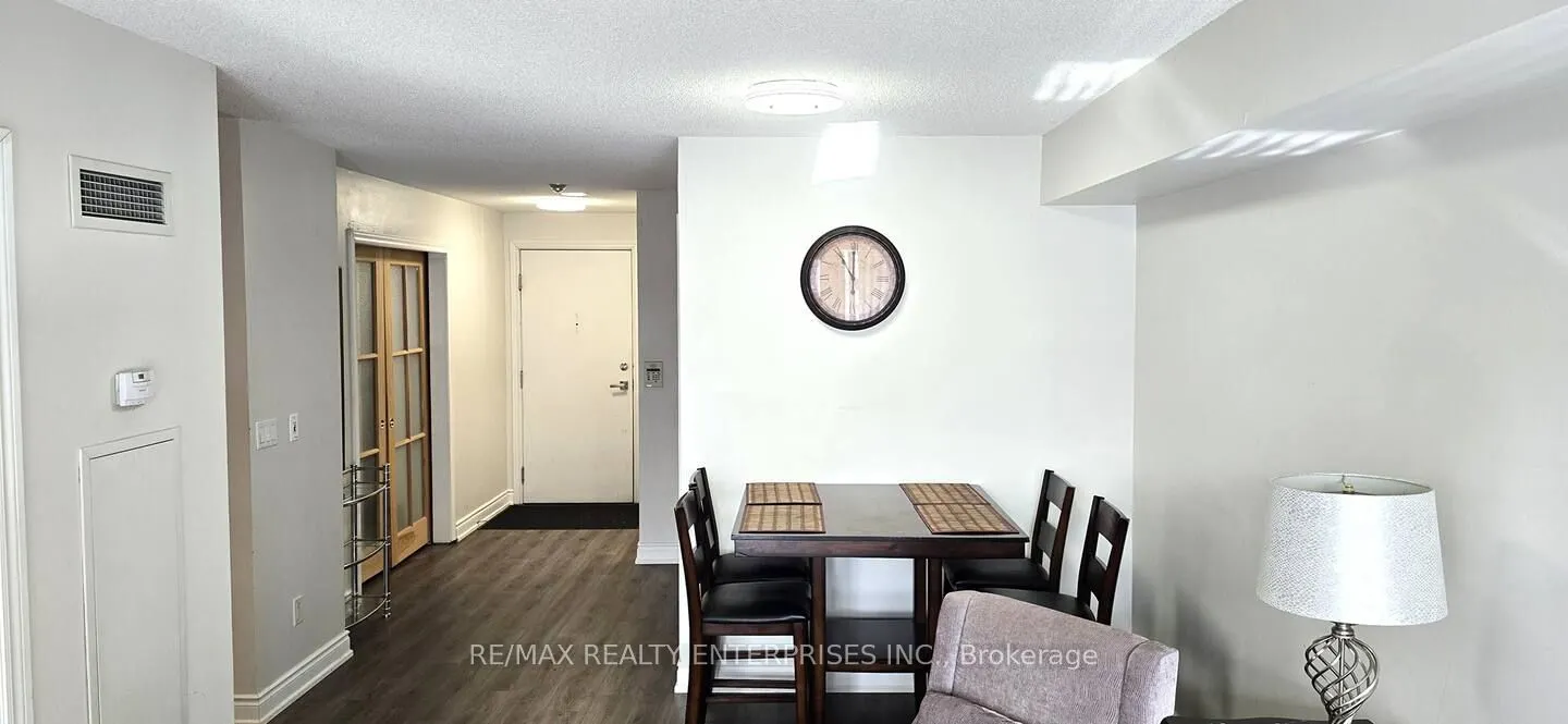 250 Wellington Street W, #1435