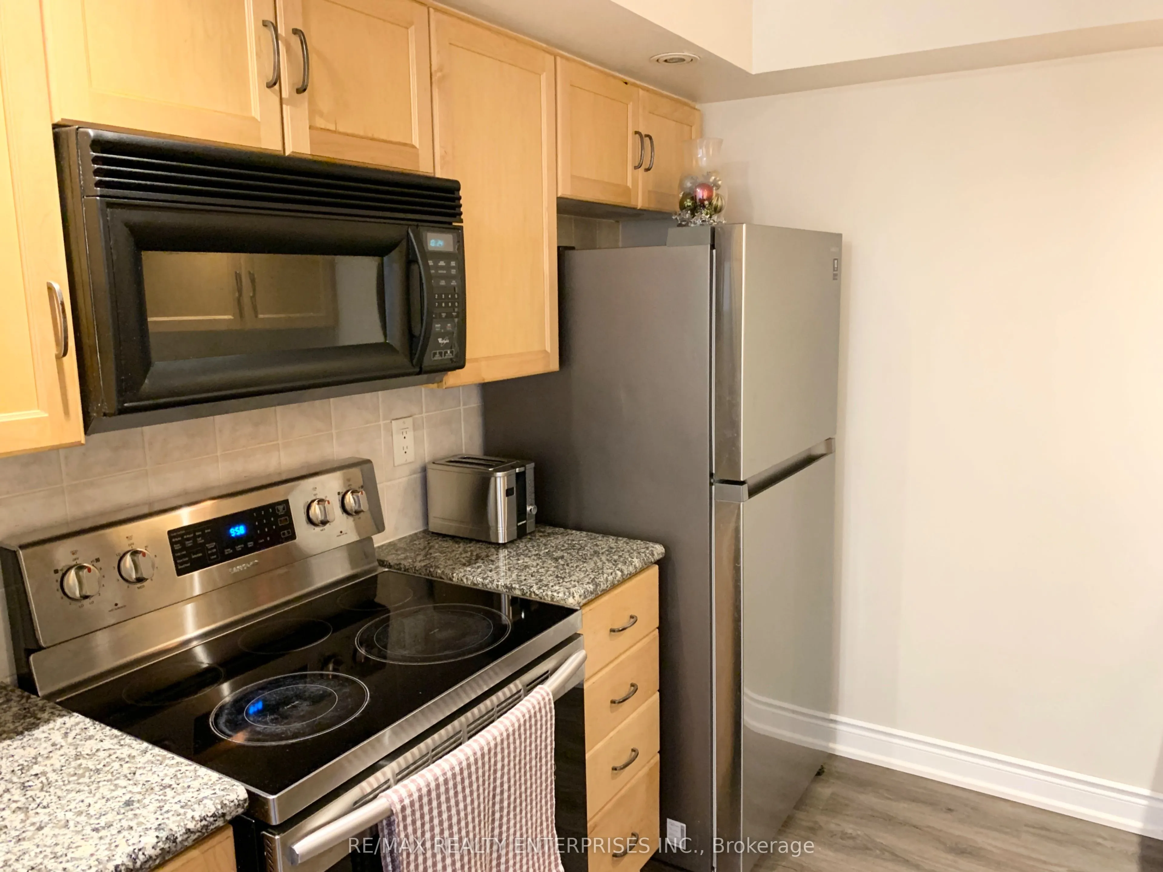250 Wellington Street W, #1435