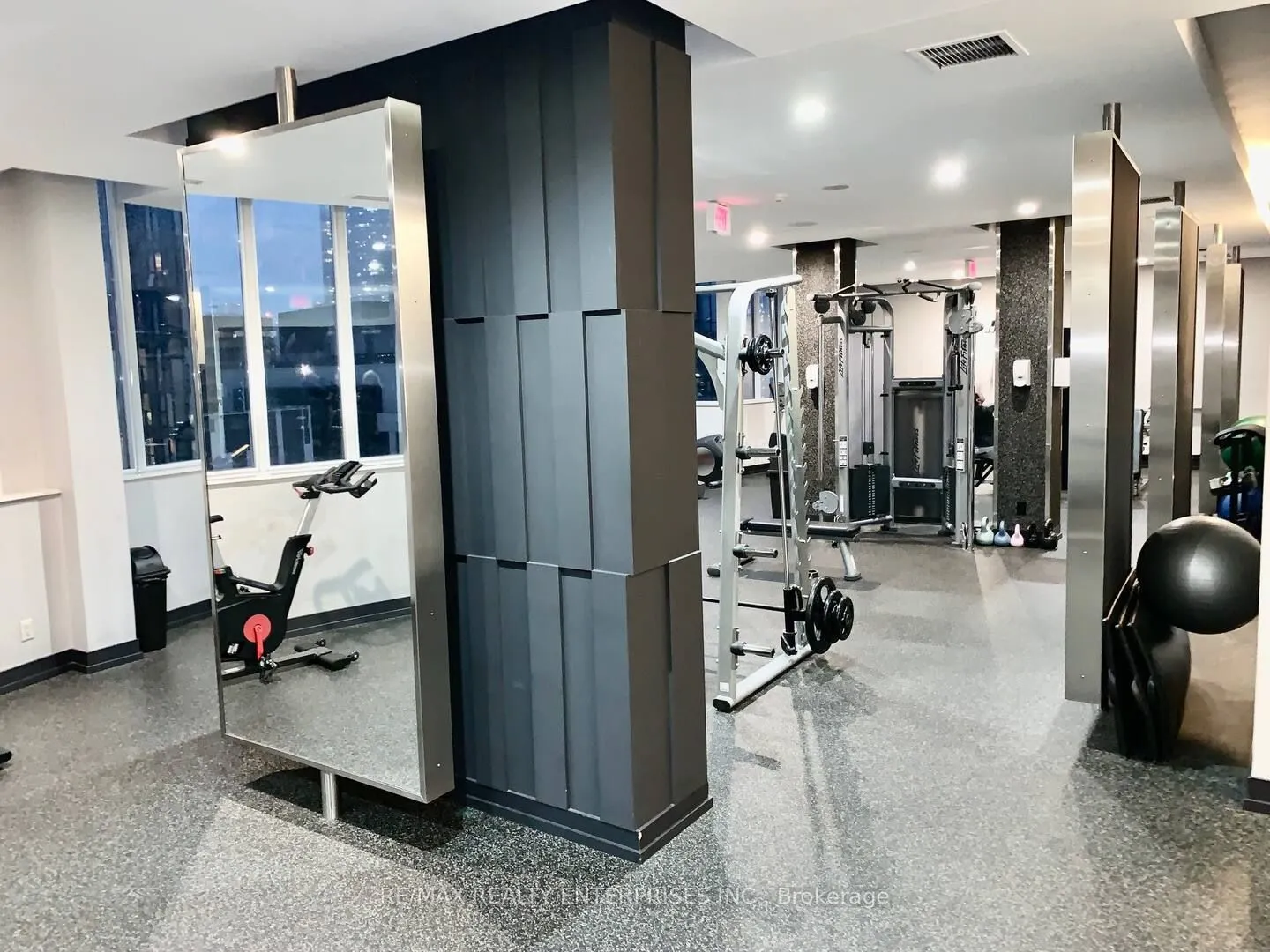 250 Wellington Street W, #1435