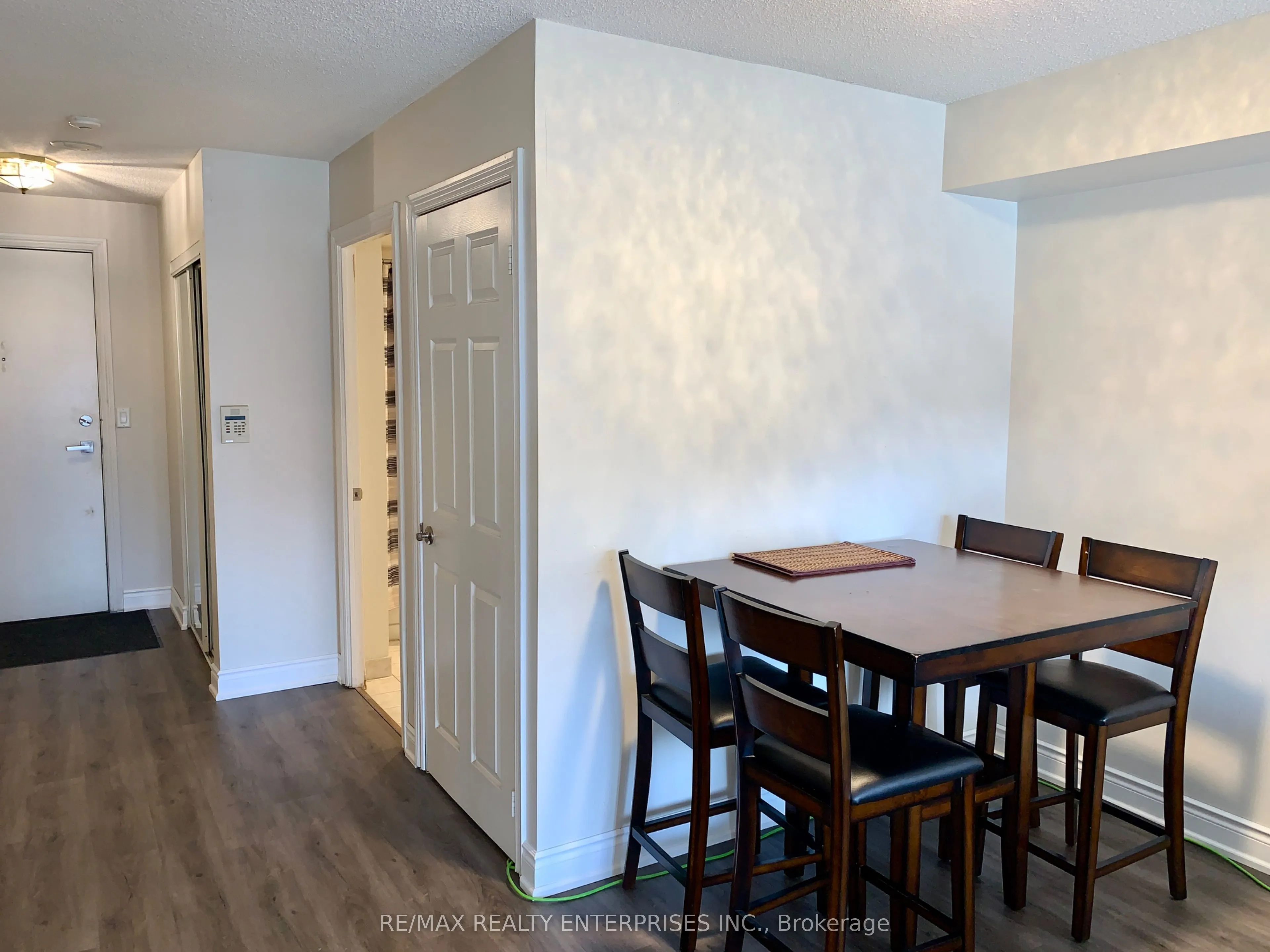 250 Wellington Street W, #1435