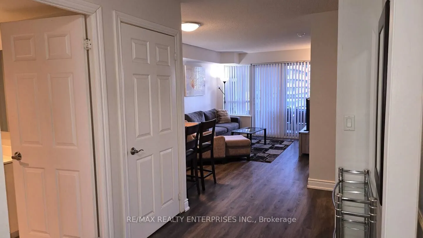 250 Wellington Street W, #1435