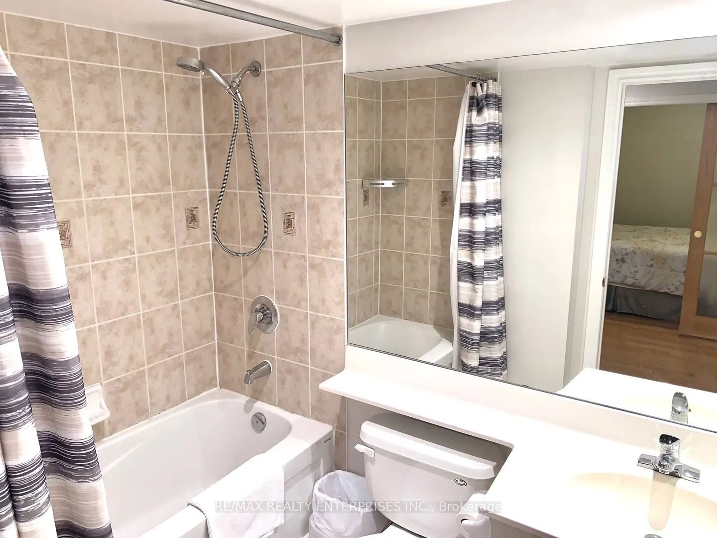 250 Wellington Street W, #1435