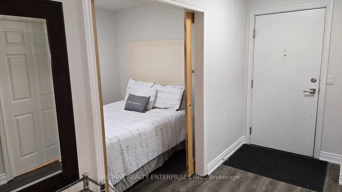 250 Wellington Street W, #1435