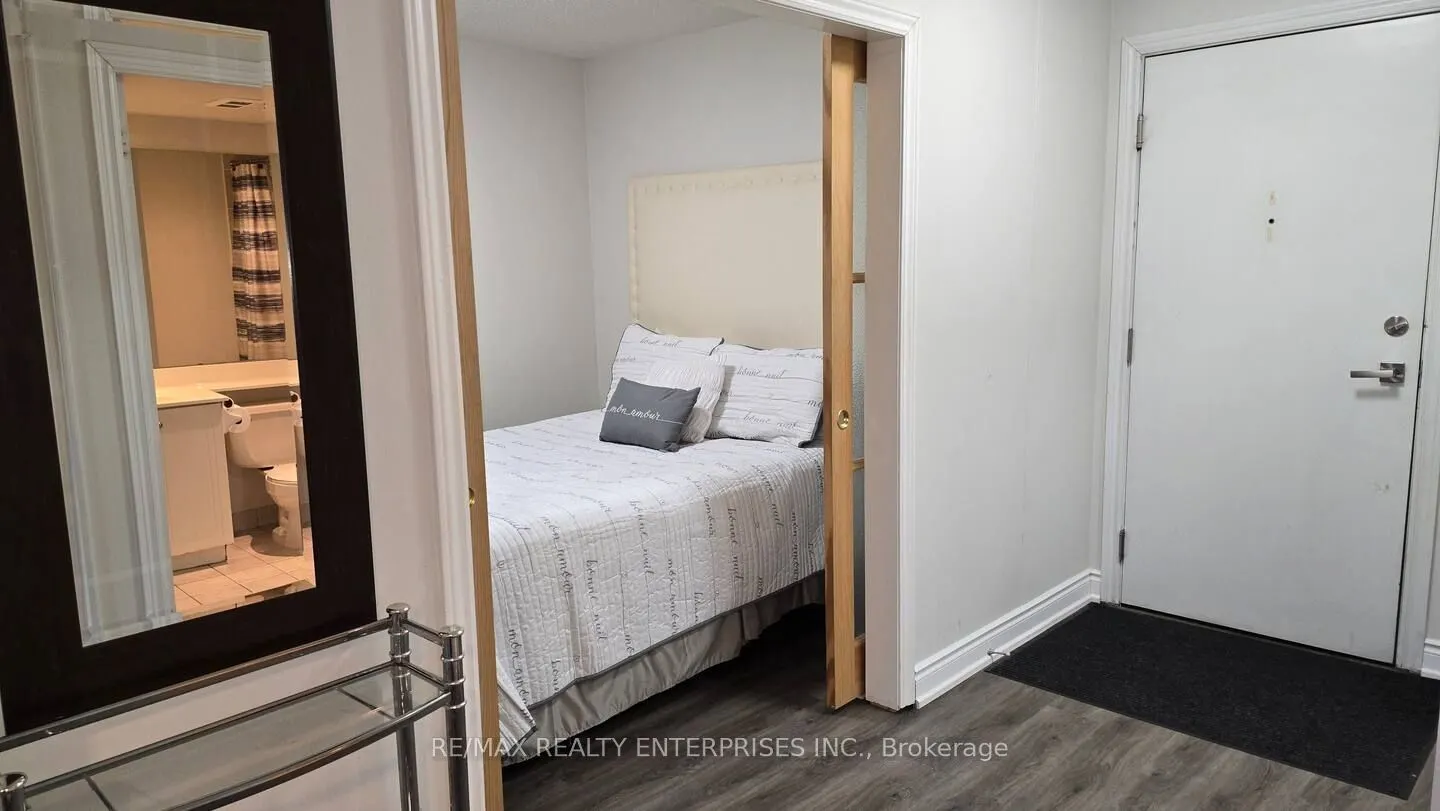 250 Wellington Street W, #1435