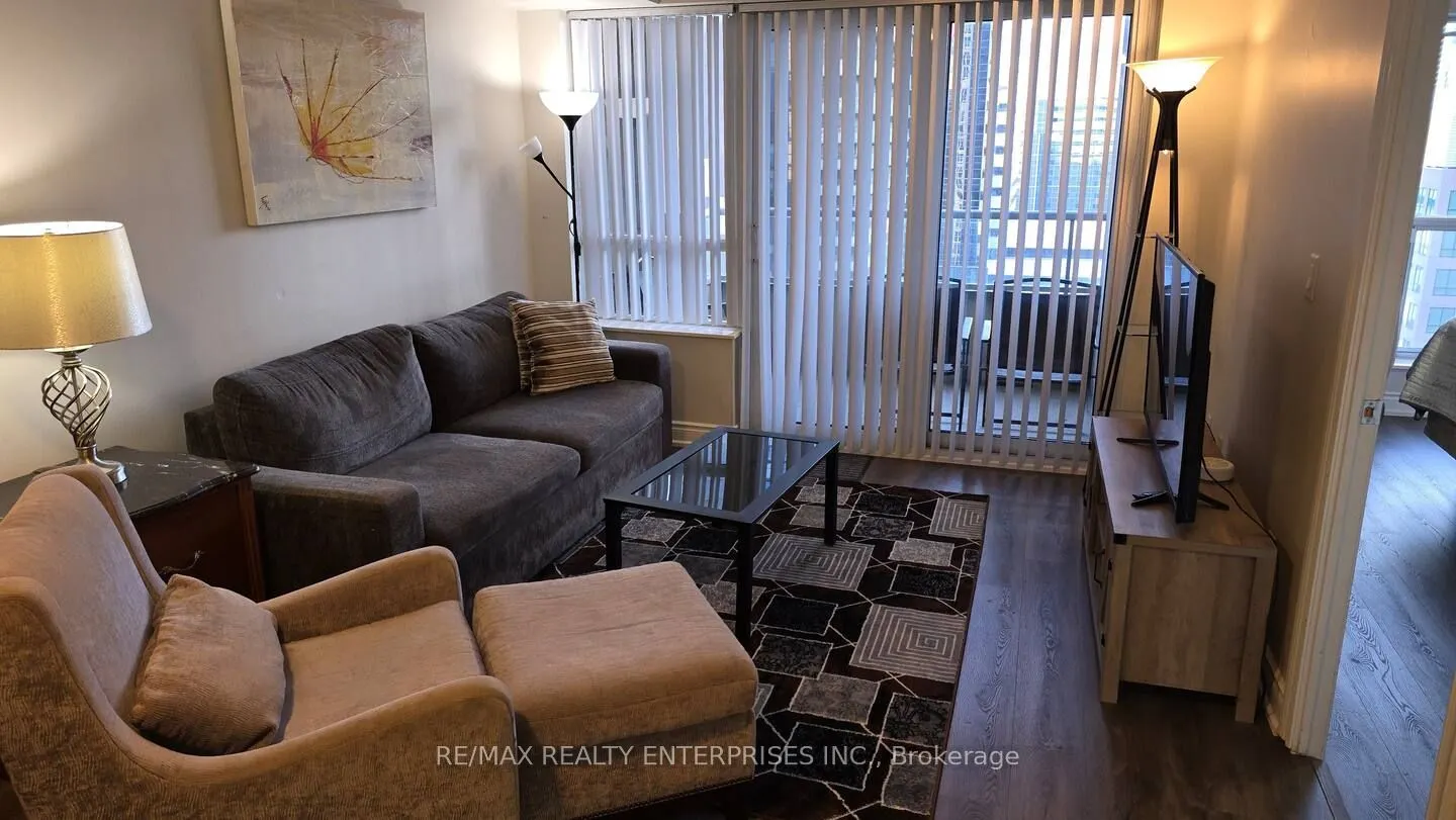 250 Wellington Street W, #1435