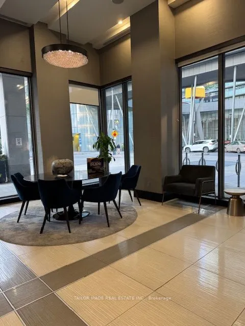19 Grand Trunk Crescent, #501