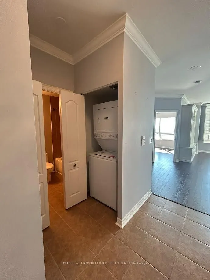 212 Eglinton Avenue E, #PH 302
