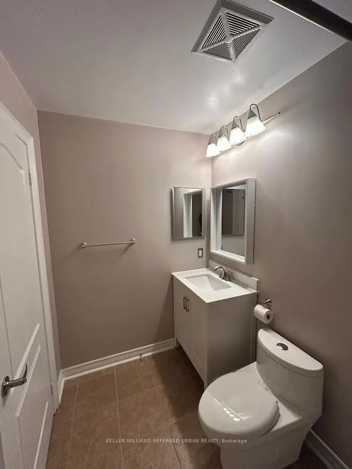 212 Eglinton Avenue E, #PH 302