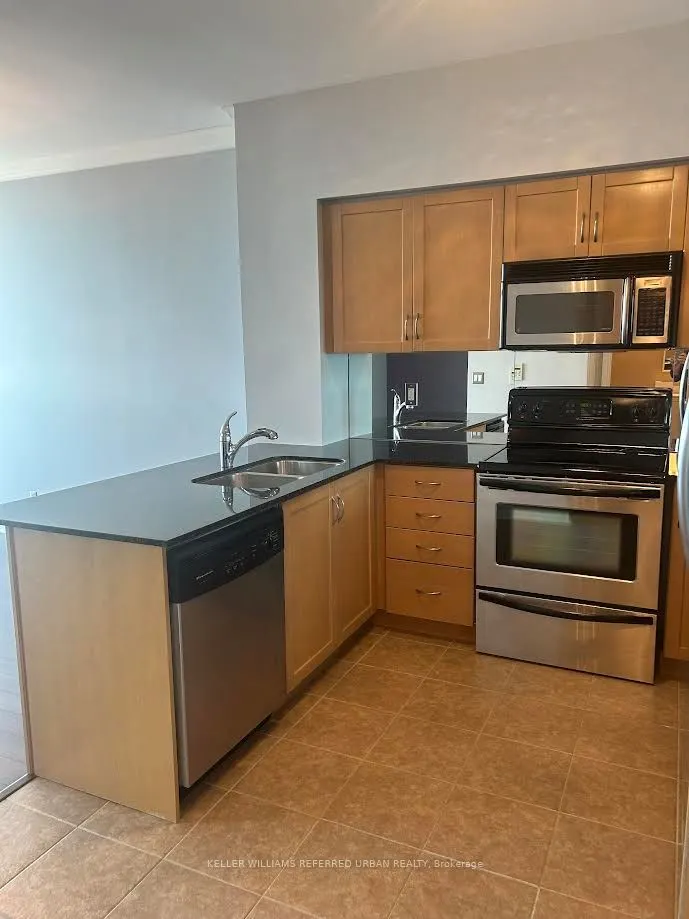 212 Eglinton Avenue E, #PH 302