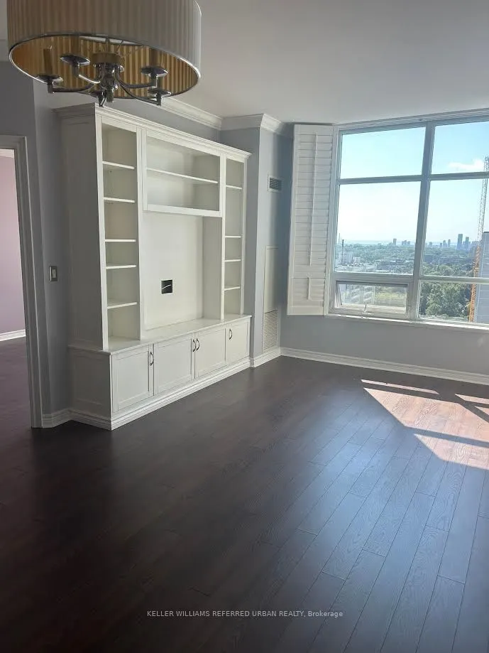 212 Eglinton Avenue E, #PH 302