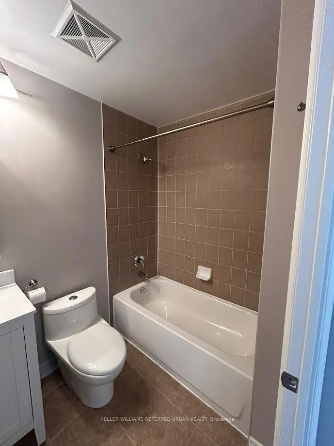 212 Eglinton Avenue E, #PH 302