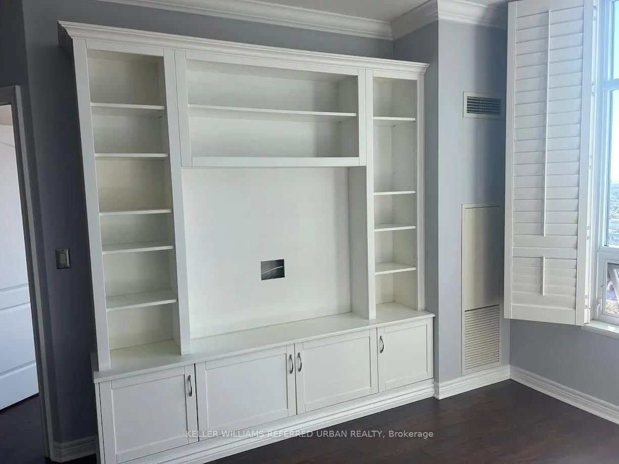 212 Eglinton Avenue E, #PH 302