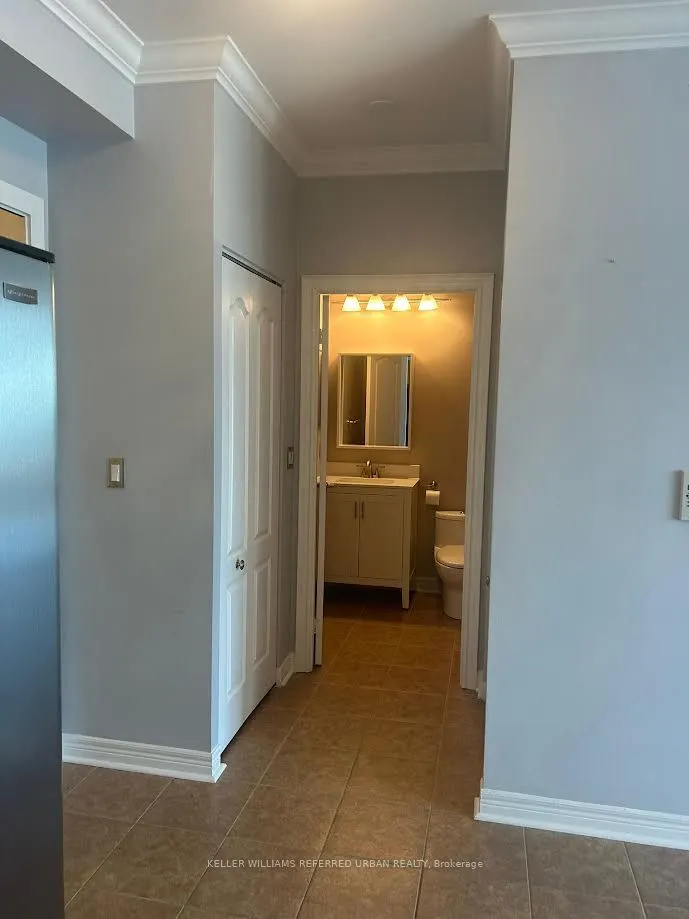 212 Eglinton Avenue E, #PH 302