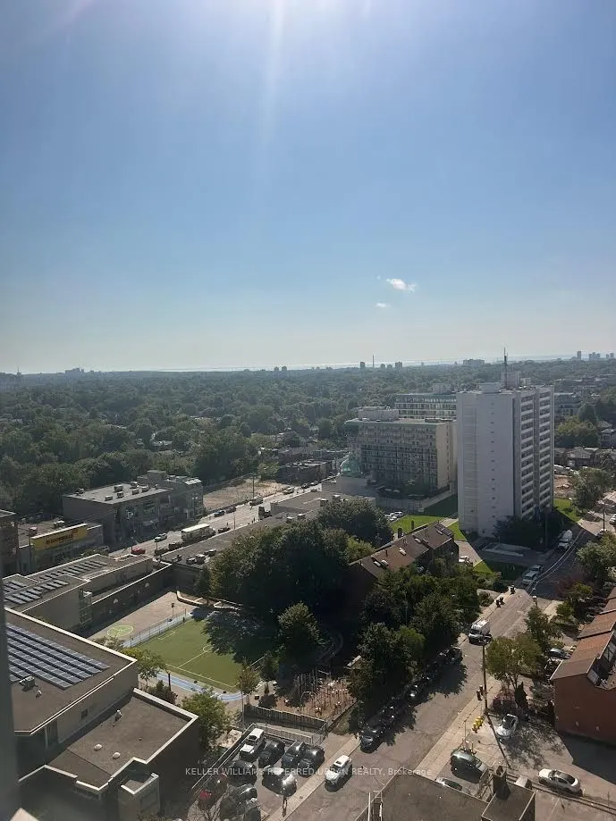 212 Eglinton Avenue E, #PH 302