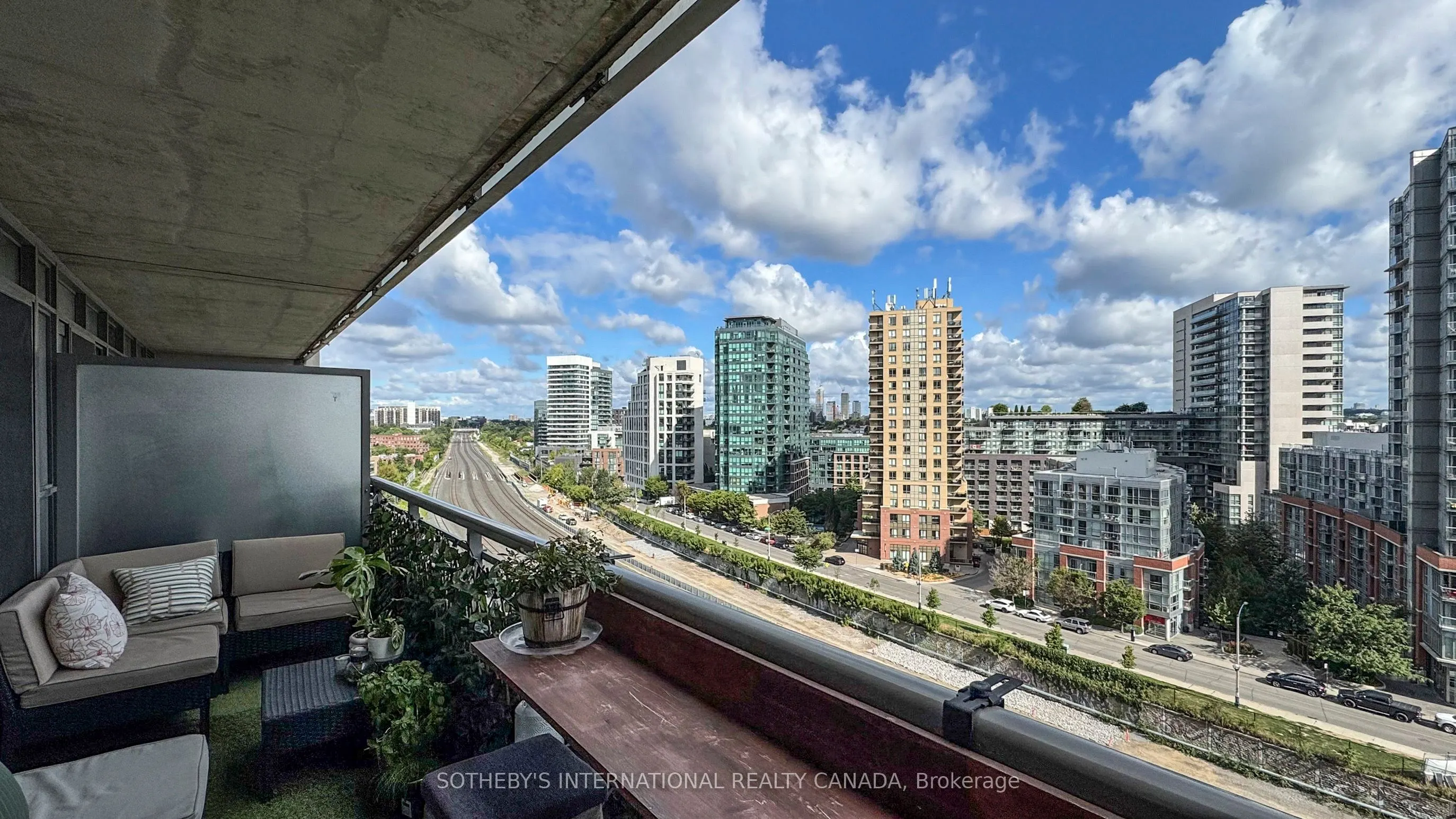 38 Joe Shuster Way, #1123