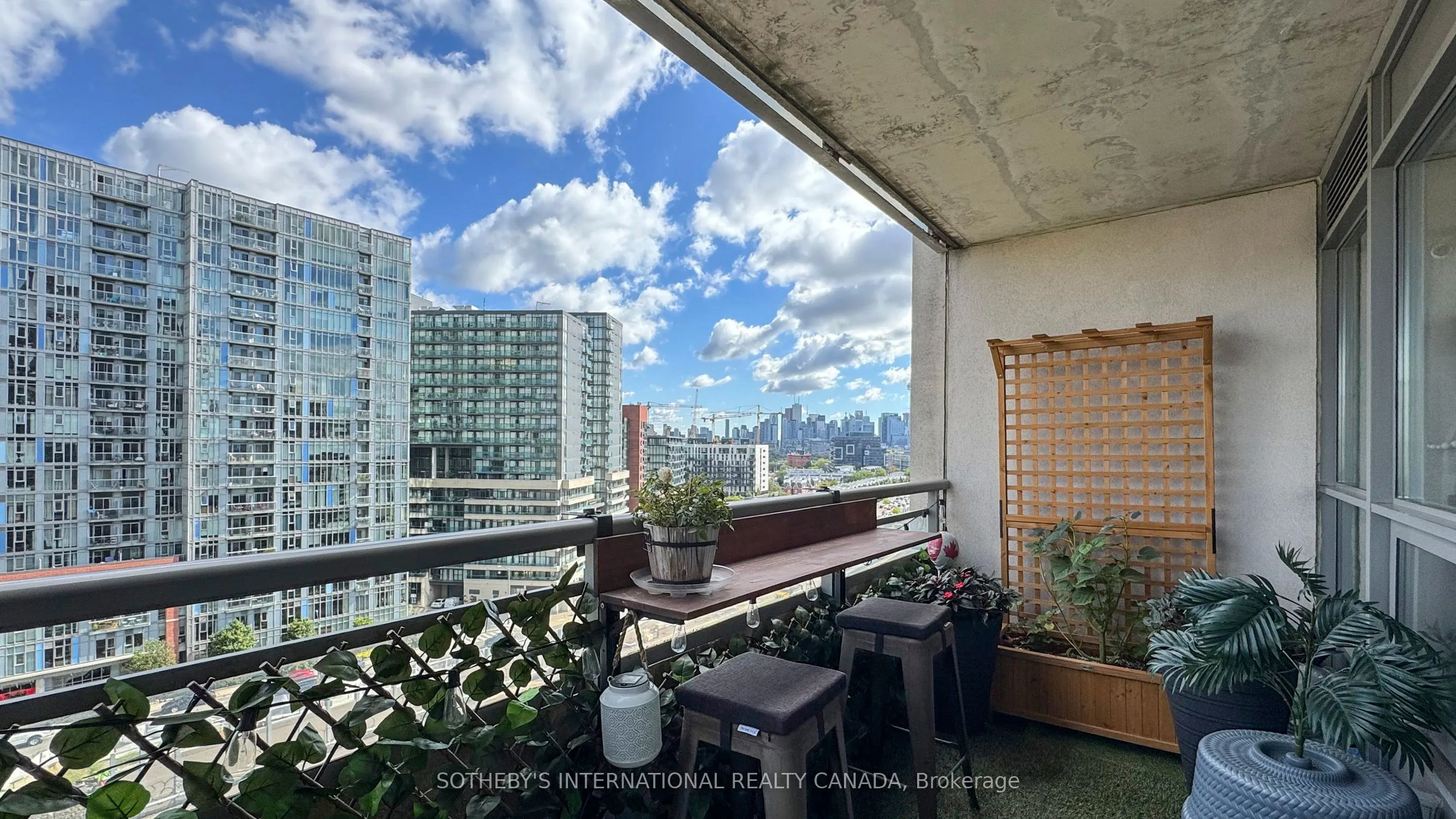 38 Joe Shuster Way, #1123