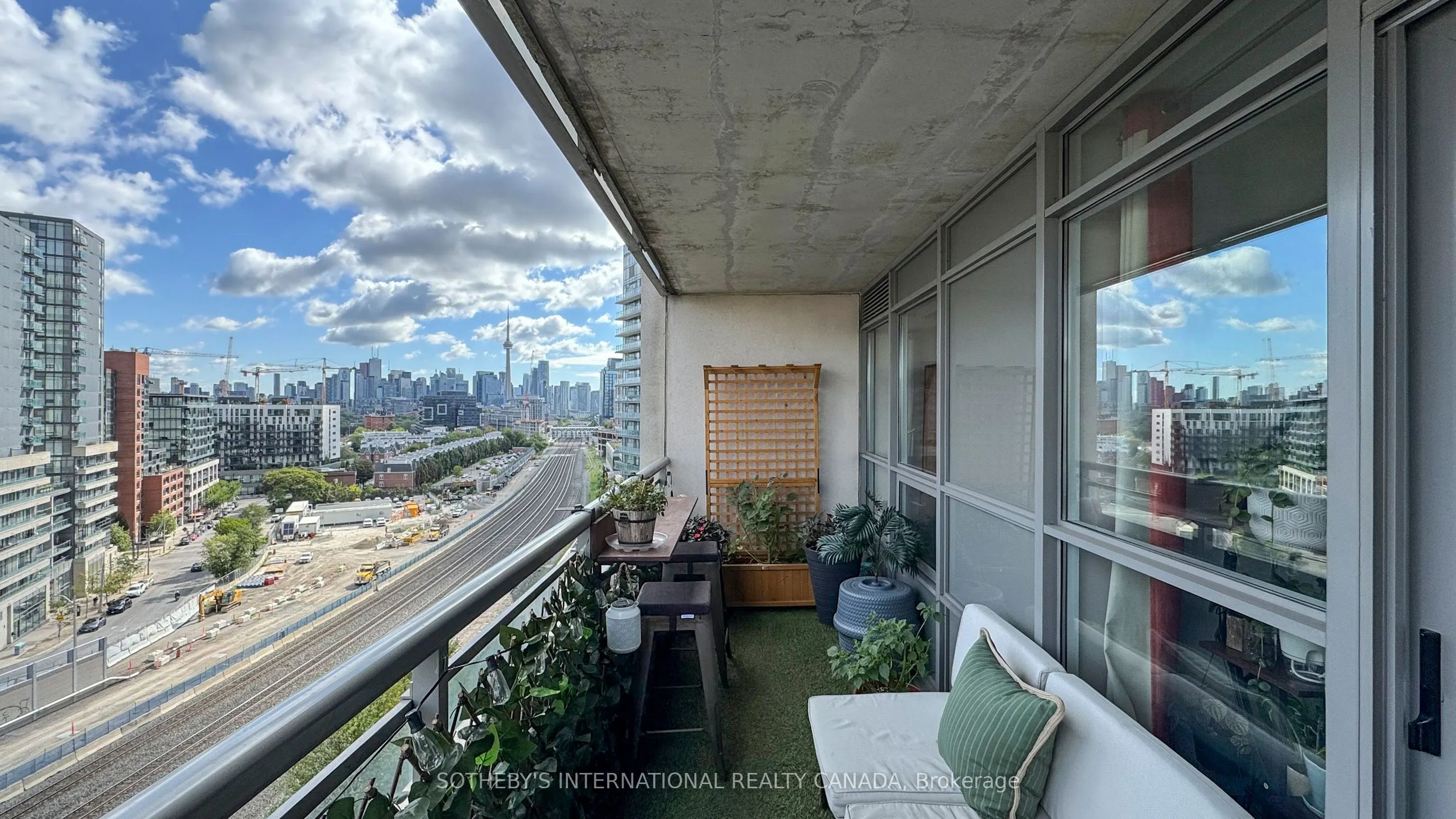 38 Joe Shuster Way, #1123