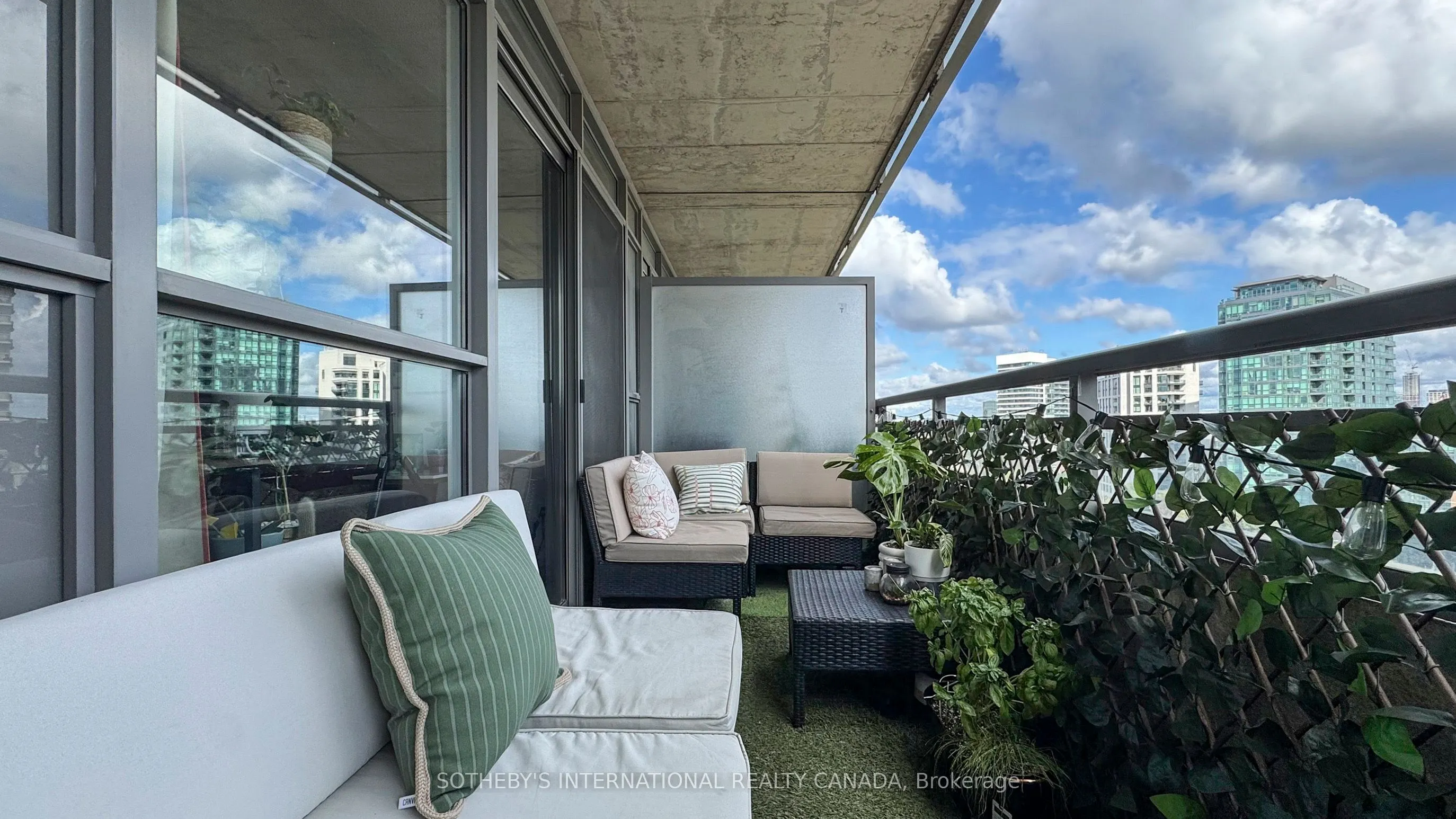 38 Joe Shuster Way, #1123