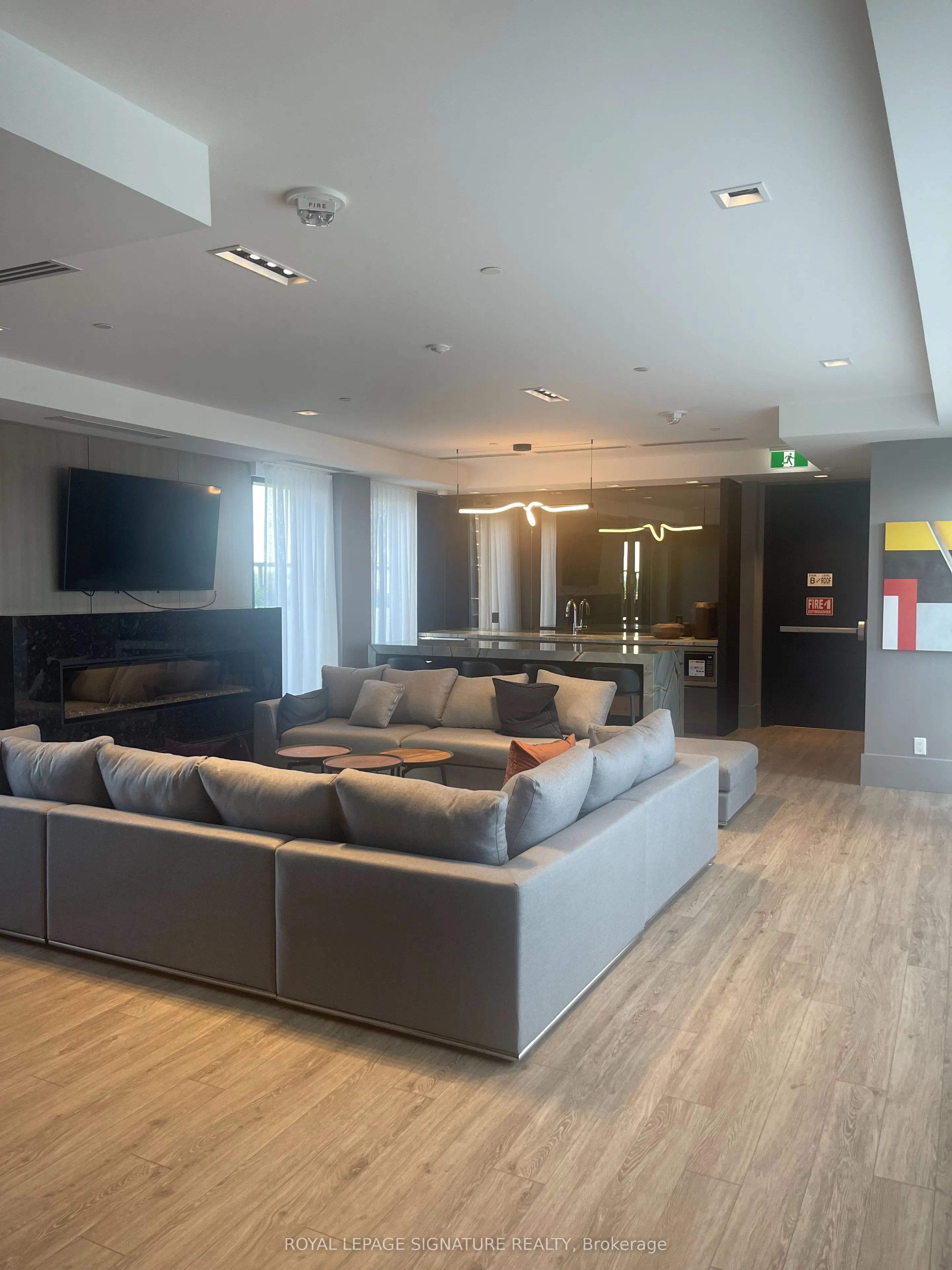 863 St.Clair Avenue W, #212