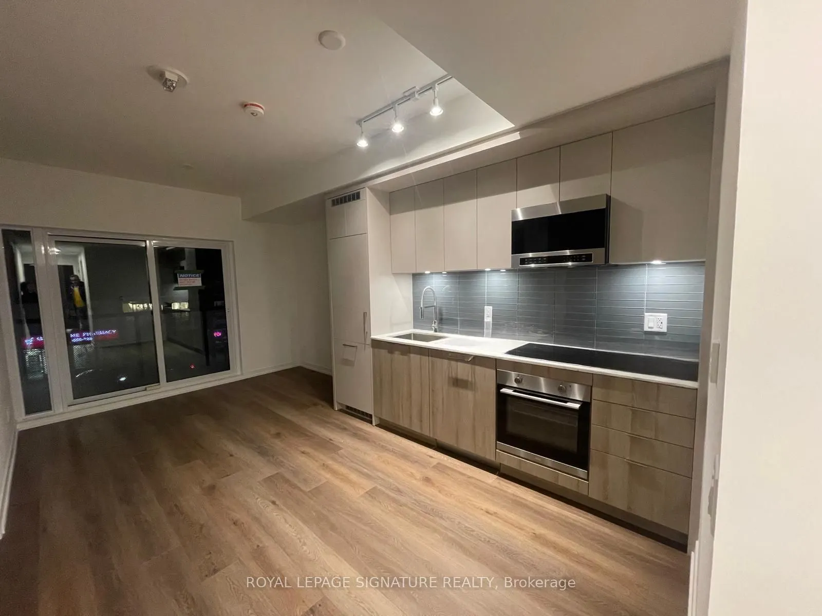 863 St.Clair Avenue W, #212