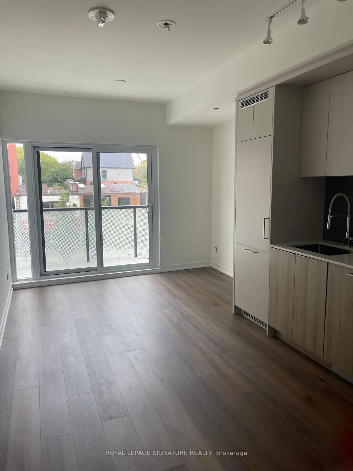 863 St.Clair Avenue W, #212