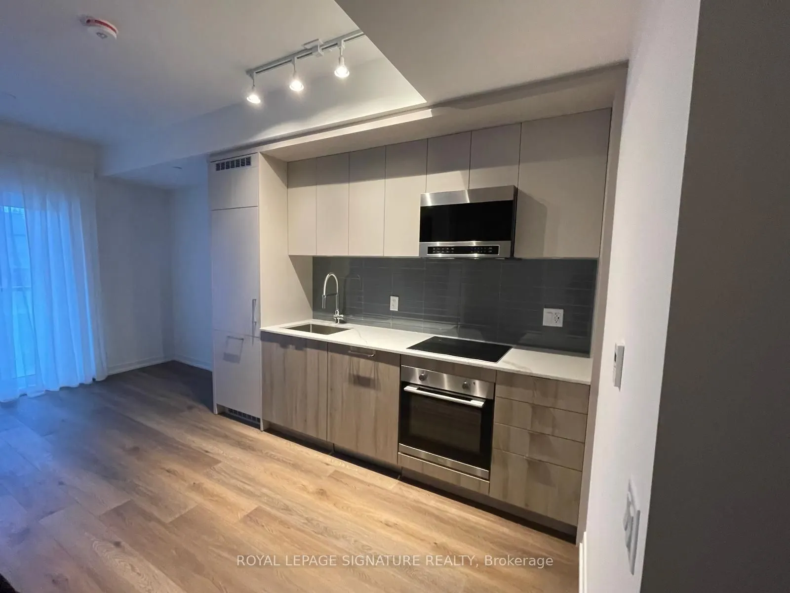 863 St.Clair Avenue W, #212