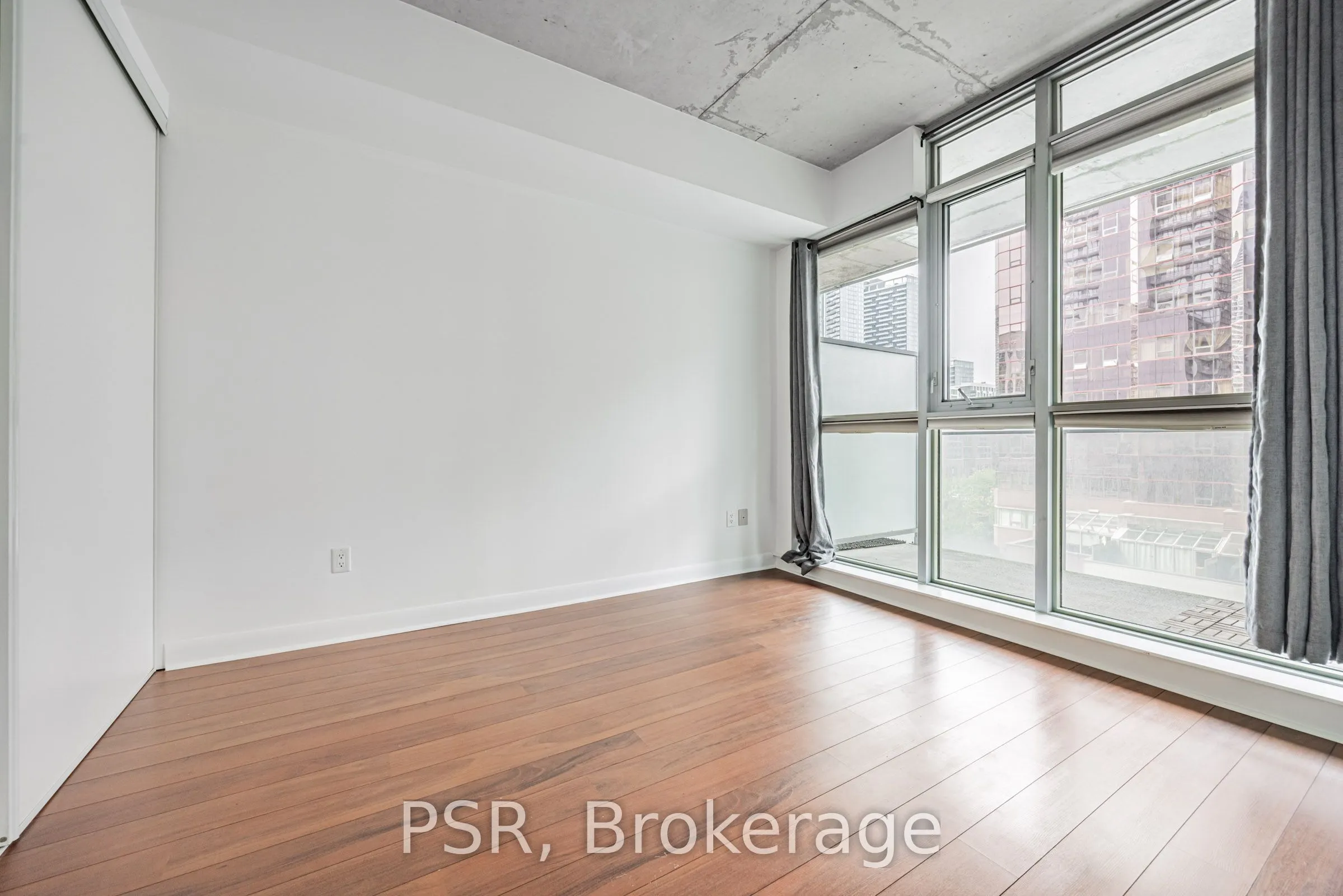 375 King Street W, #701