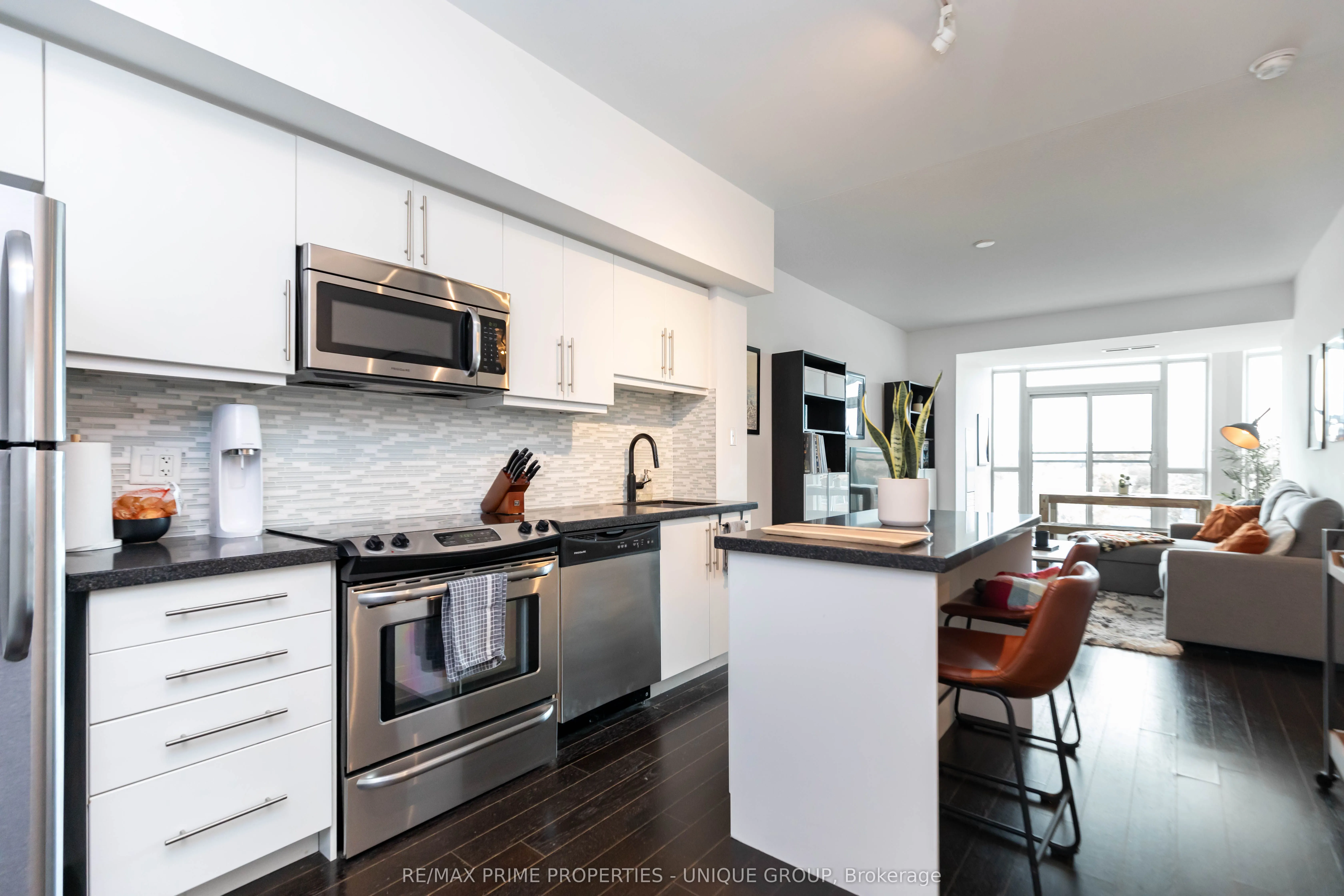 1169 Queen Street W, #618