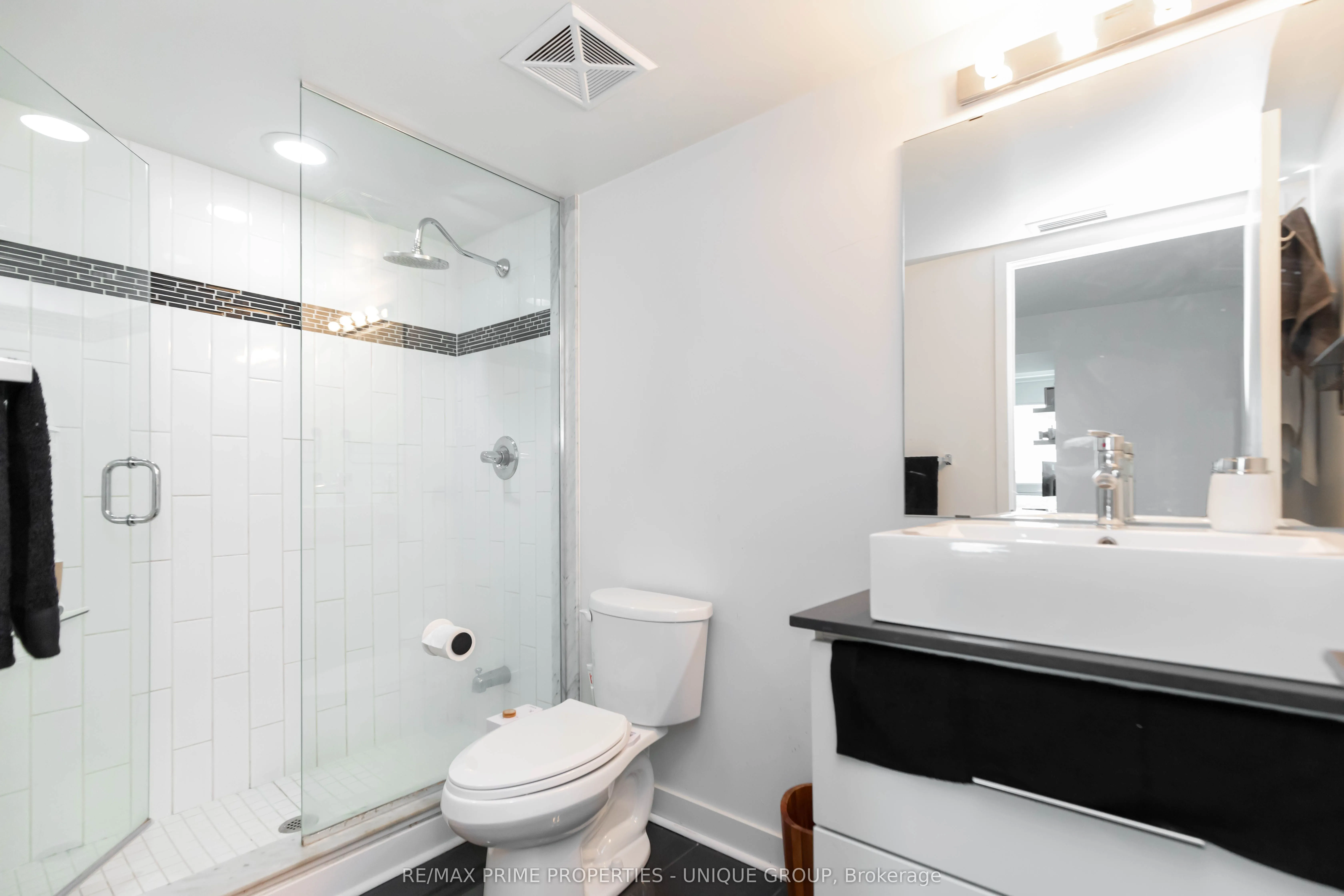 1169 Queen Street W, #618