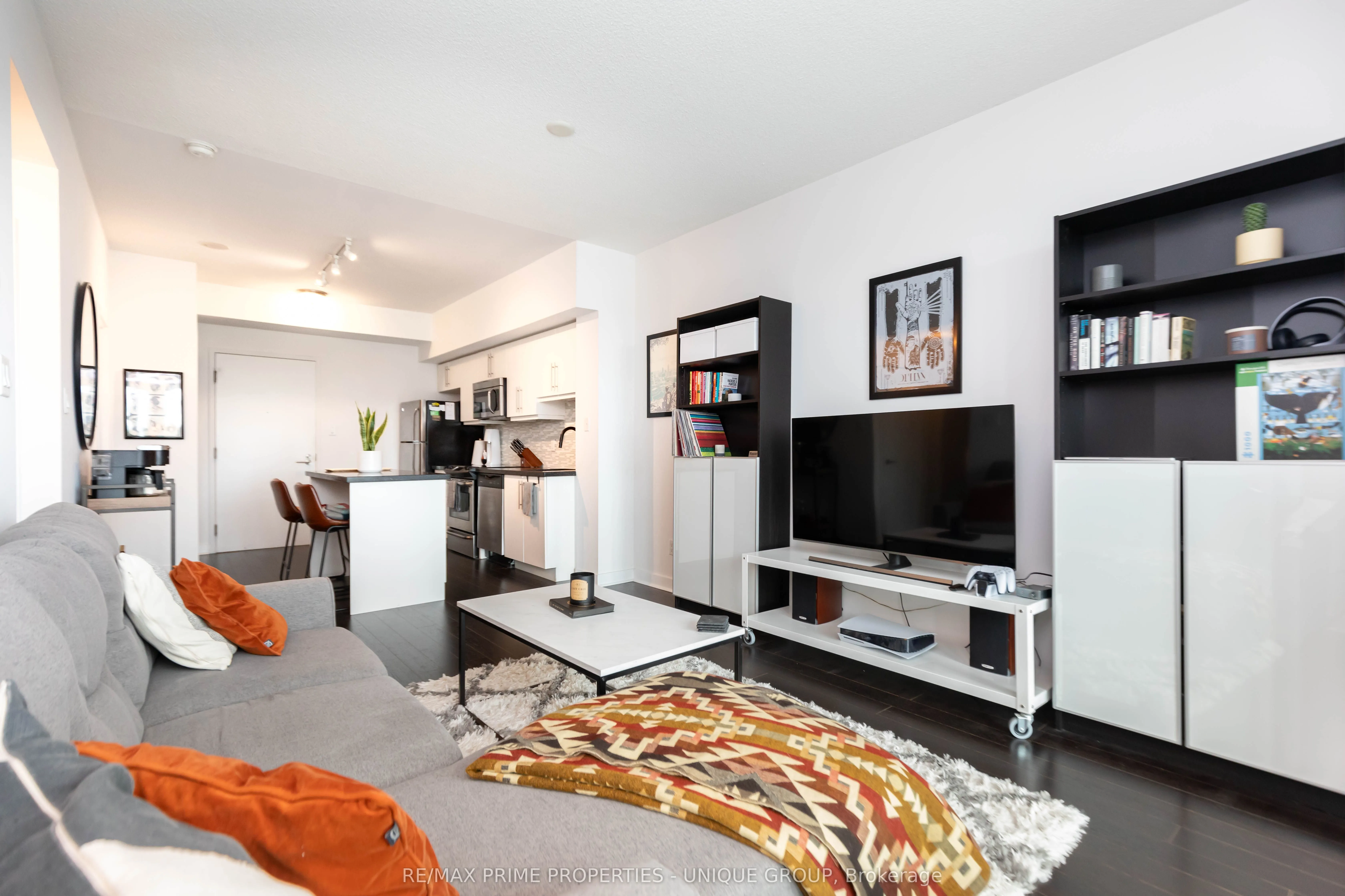 1169 Queen Street W, #618