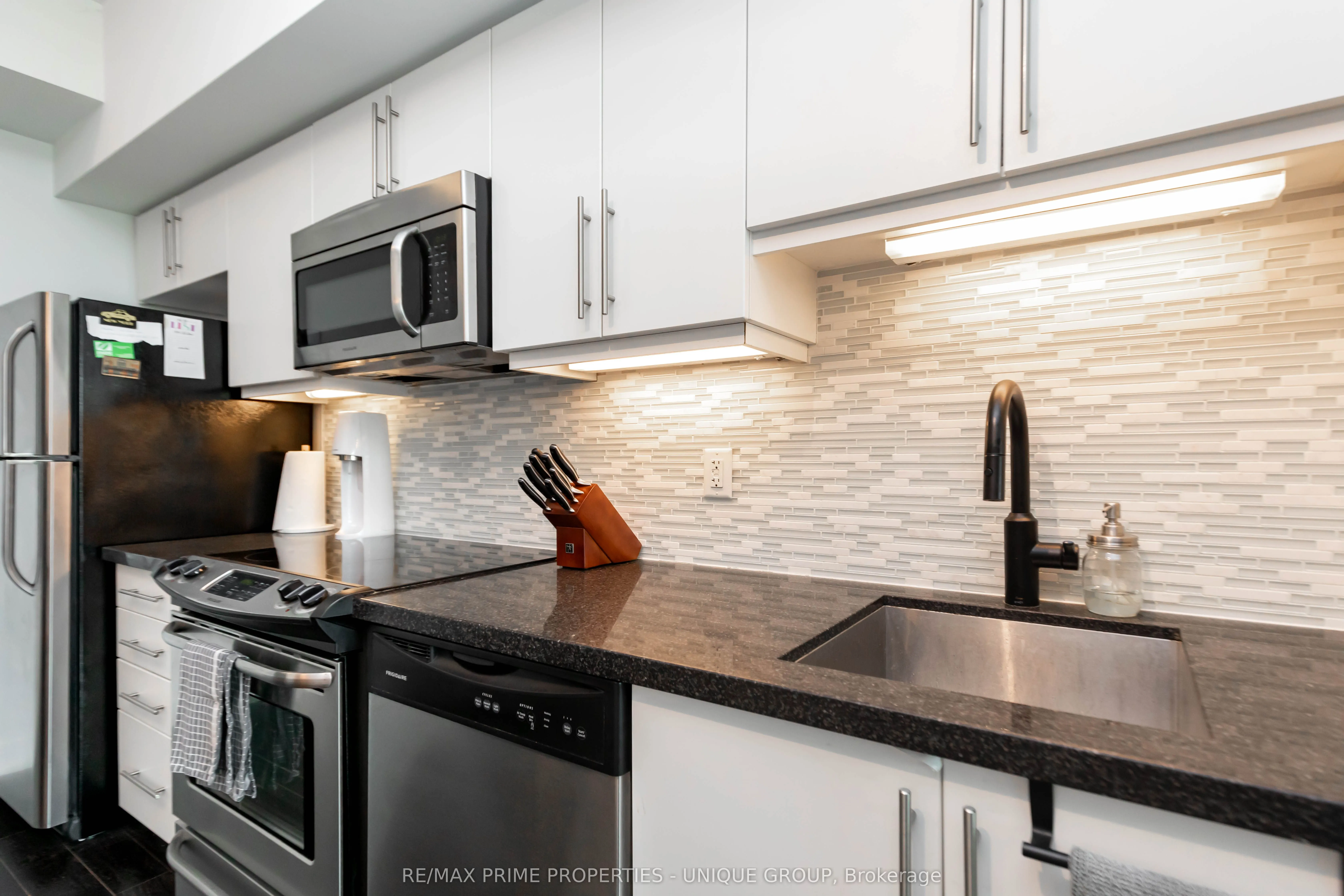 1169 Queen Street W, #618