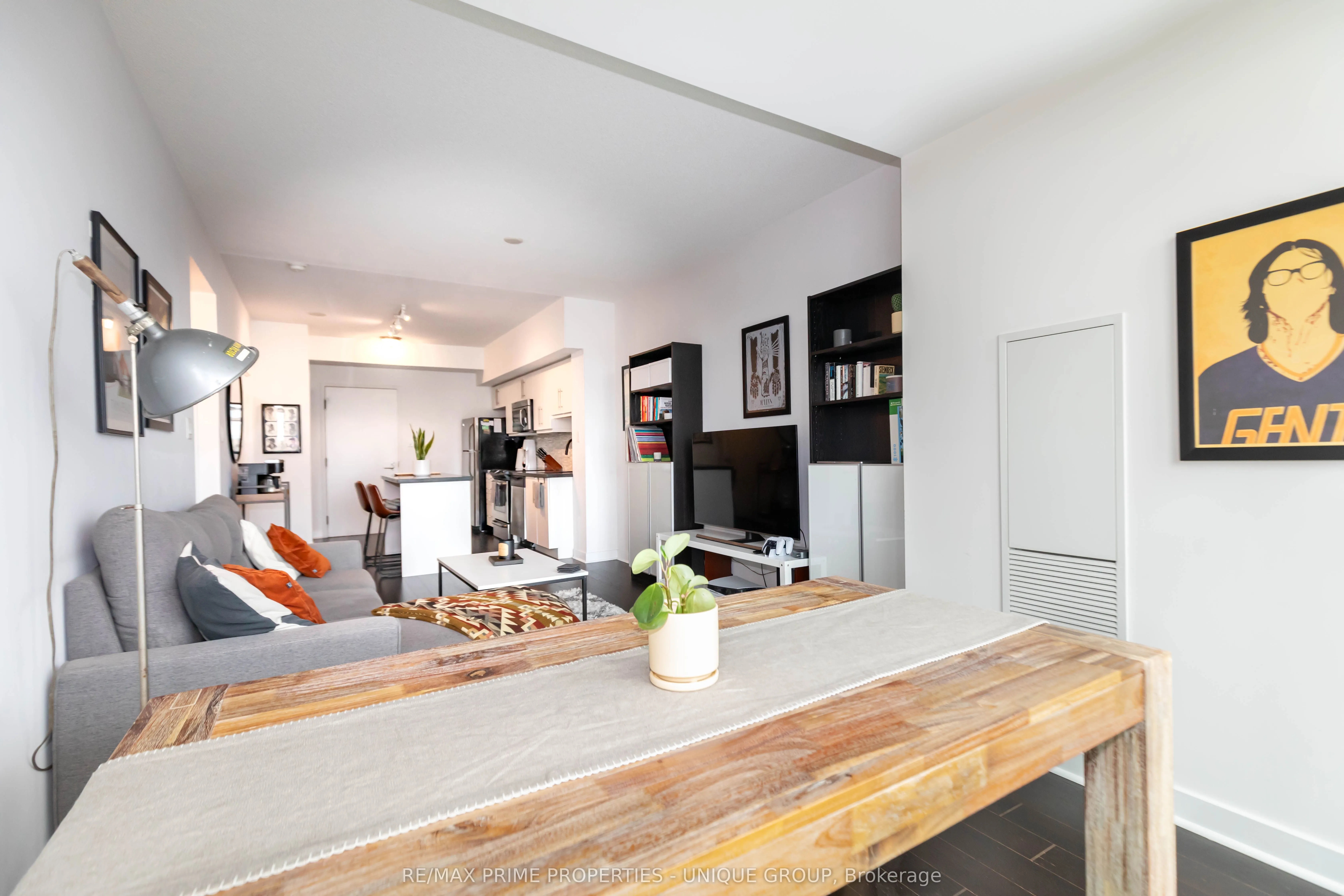 1169 Queen Street W, #618