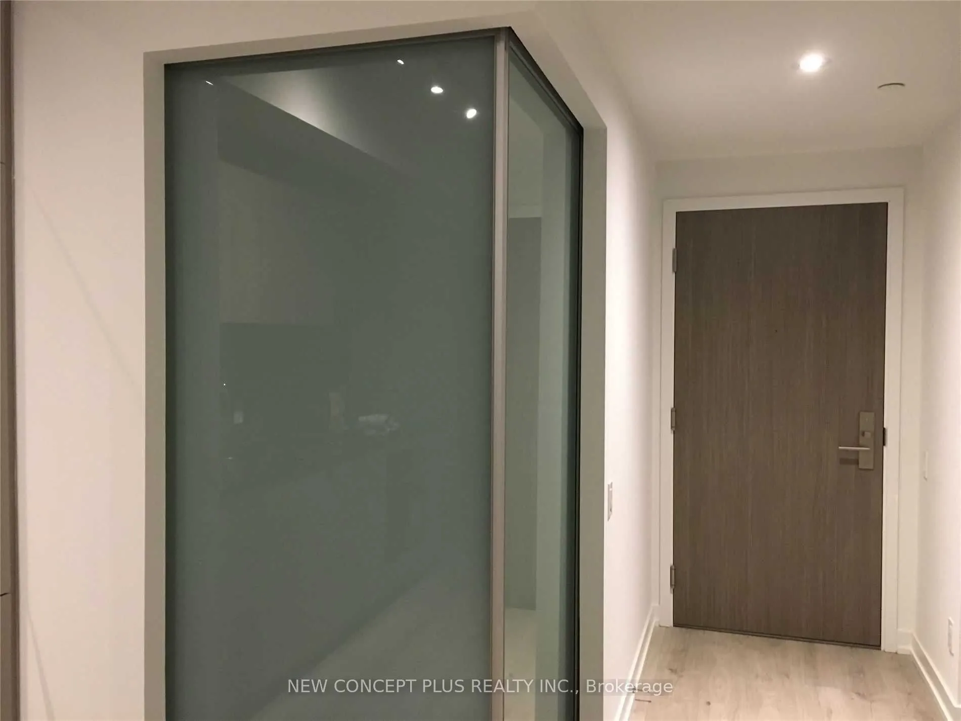 161 Roehampton Avenue, #1813