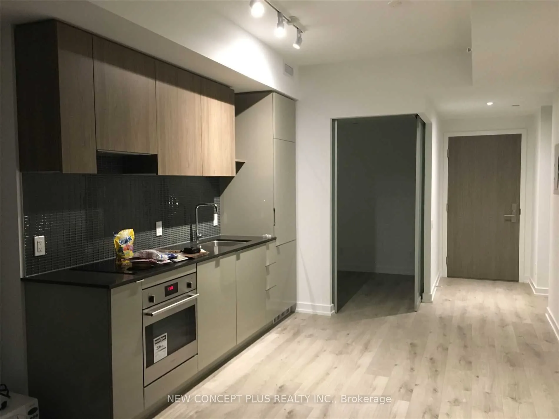161 Roehampton Avenue, #1813